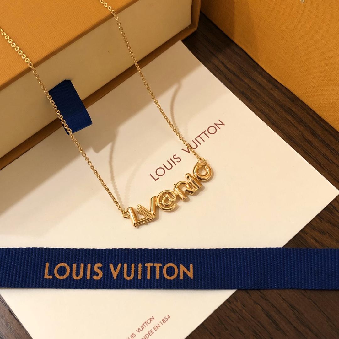 Louis Vuitton Essential V Necklace - EUR FASHION