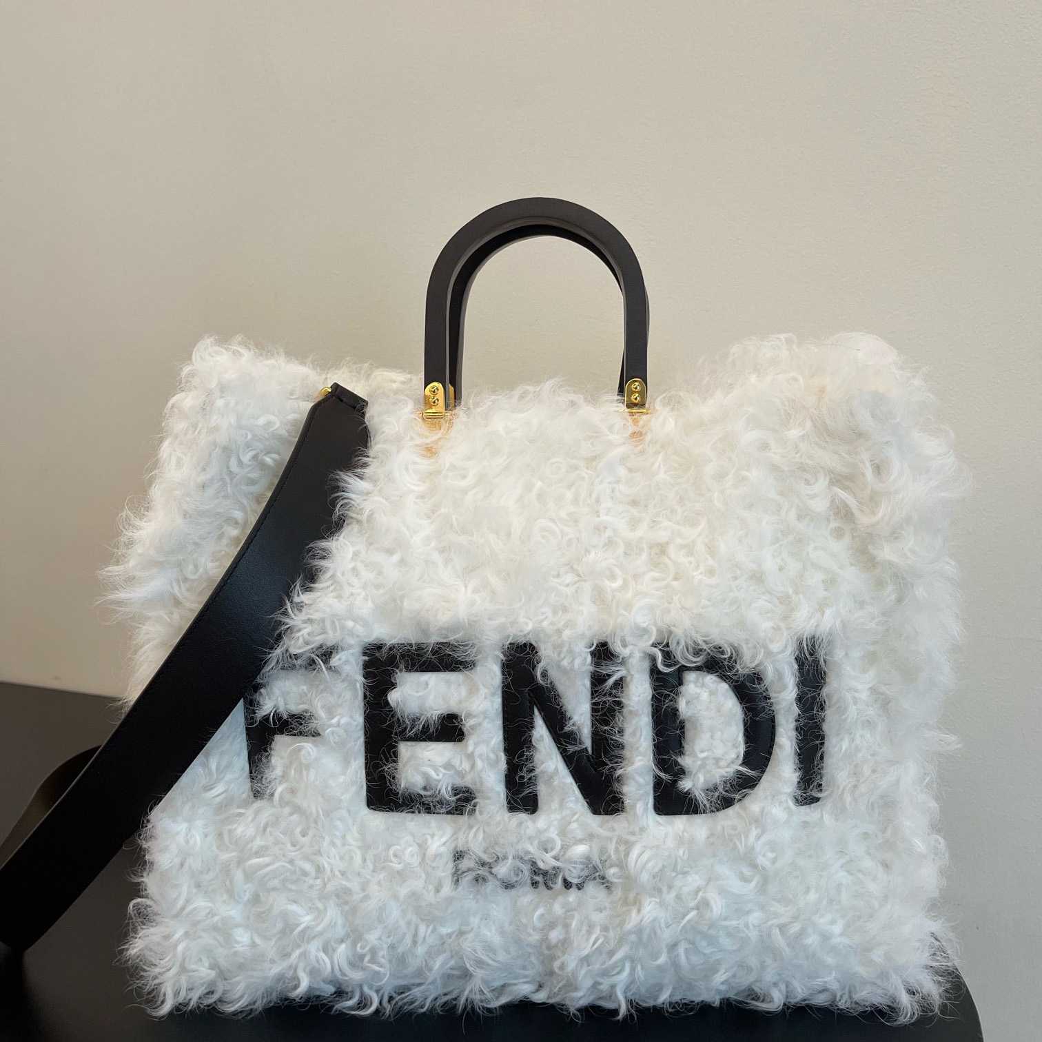 Fendi Sunshine White Mohair Shopper (35-17-31cmcm)   - EUR FASHION