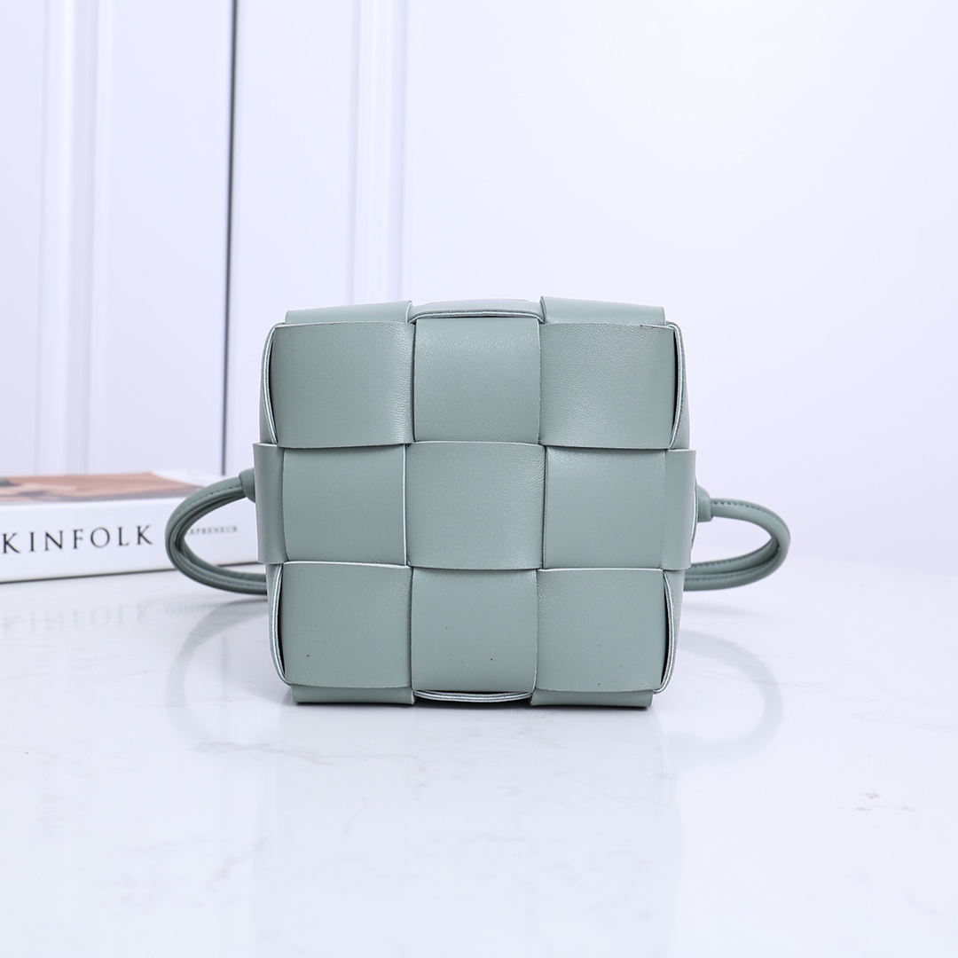 Bottega Veneta Small Cassette Bucket Bag - EUR FASHION