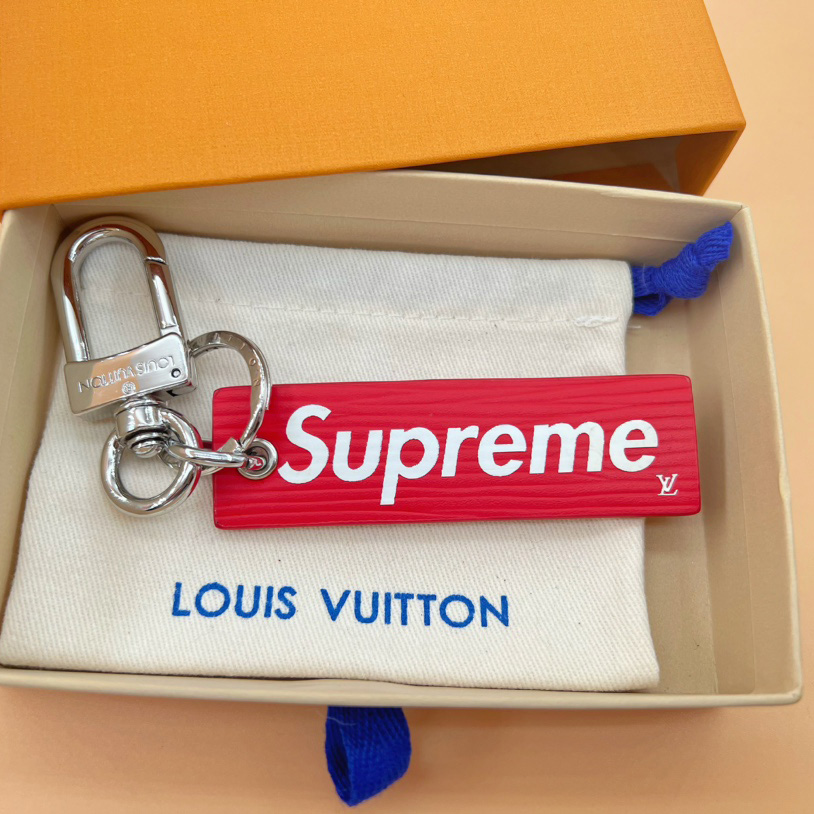 Louis Vuitton x Supreme Epi Keychain     M68292  - EUR FASHION