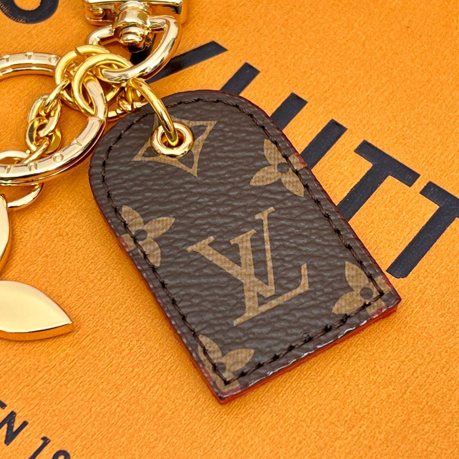 Louis Vuitton LV For You And Me Bag Charm & Key Holder   M00833 - EUR FASHION