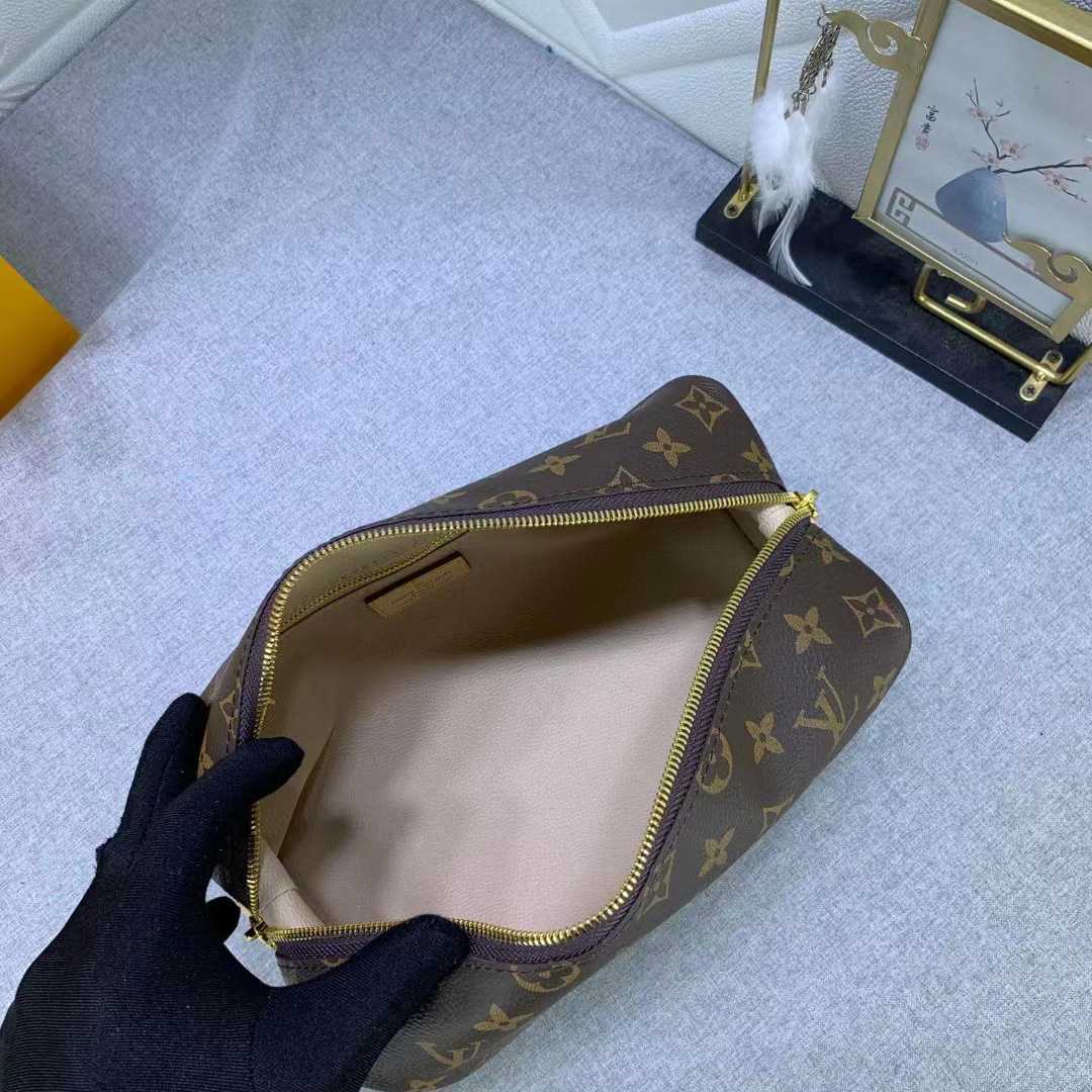 Louis Vuitton Cosmetic Pouch (27-18-9CM)      - EUR FASHION