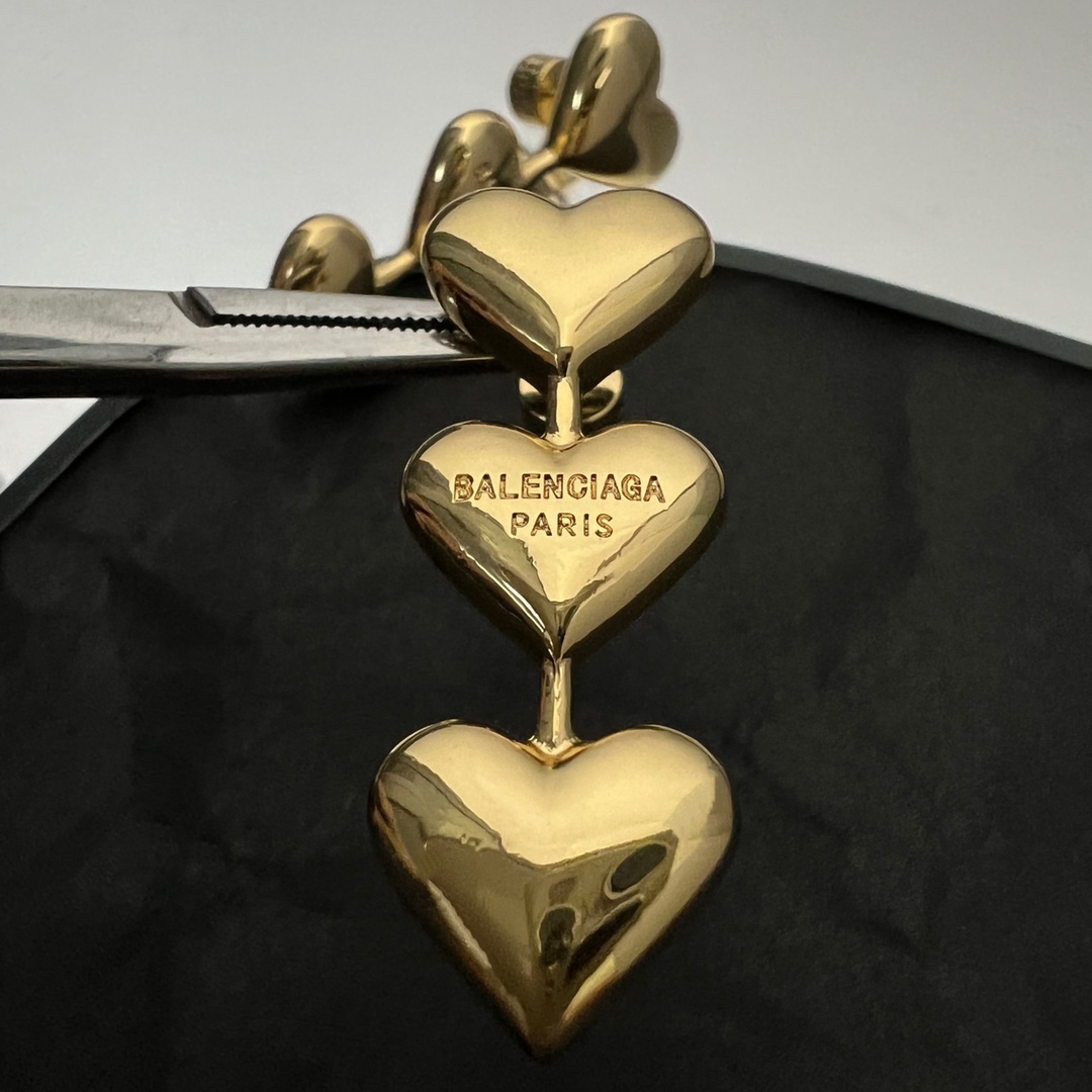 Balenciaga Women's Heart Earrings In Gold - EUR FASHION