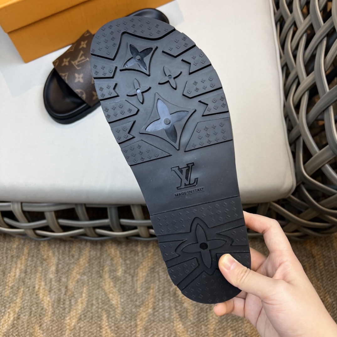 Louis Vuitton Monogram Sandals - EUR FASHION