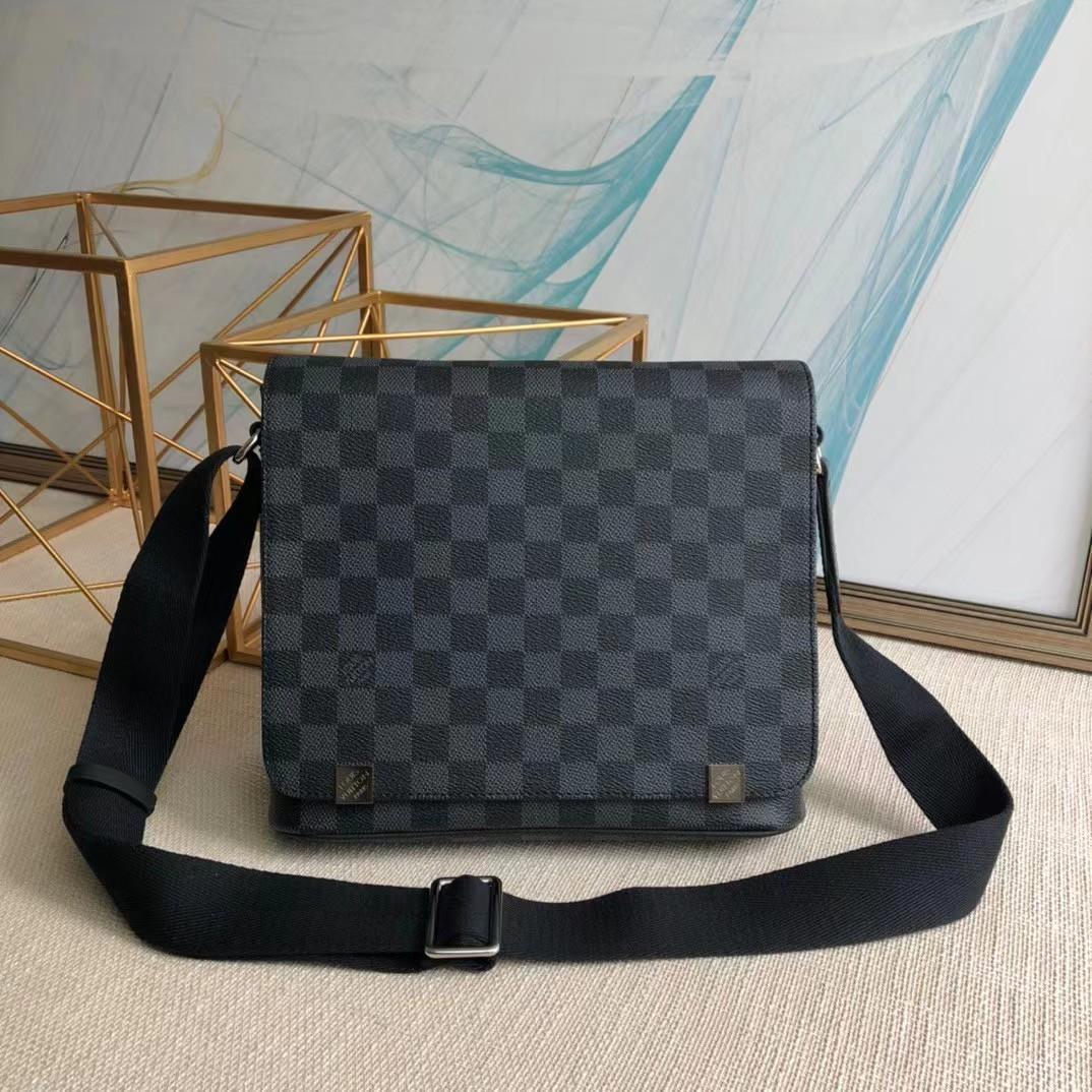 Louis Vuitton Mens's Messenger Bag Damier Black(25x22x8CM)  - EUR FASHION