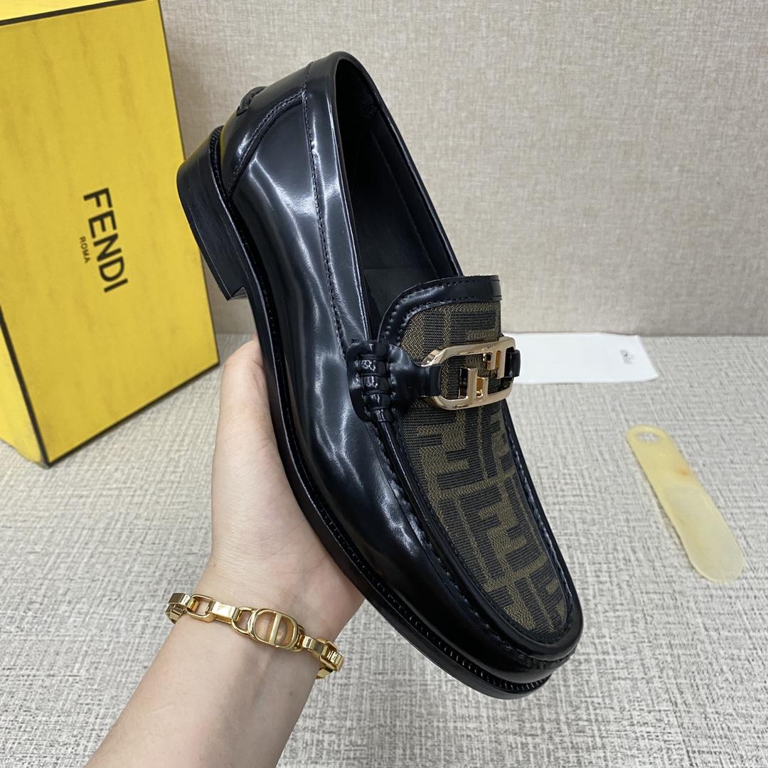 Fendi O-Lock Loafers - EUR FASHION