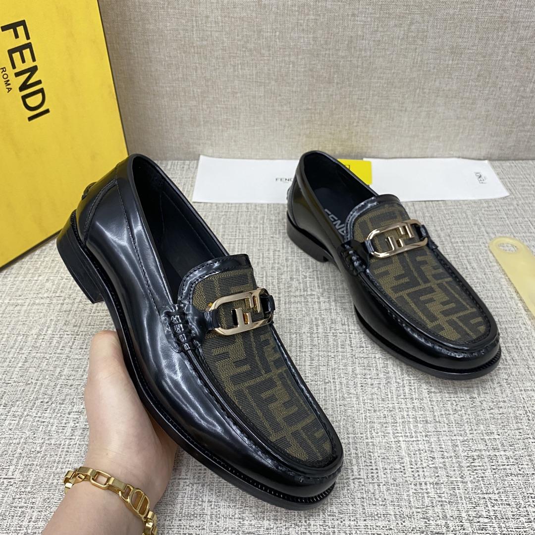 Fendi O-Lock Loafers - EUR FASHION