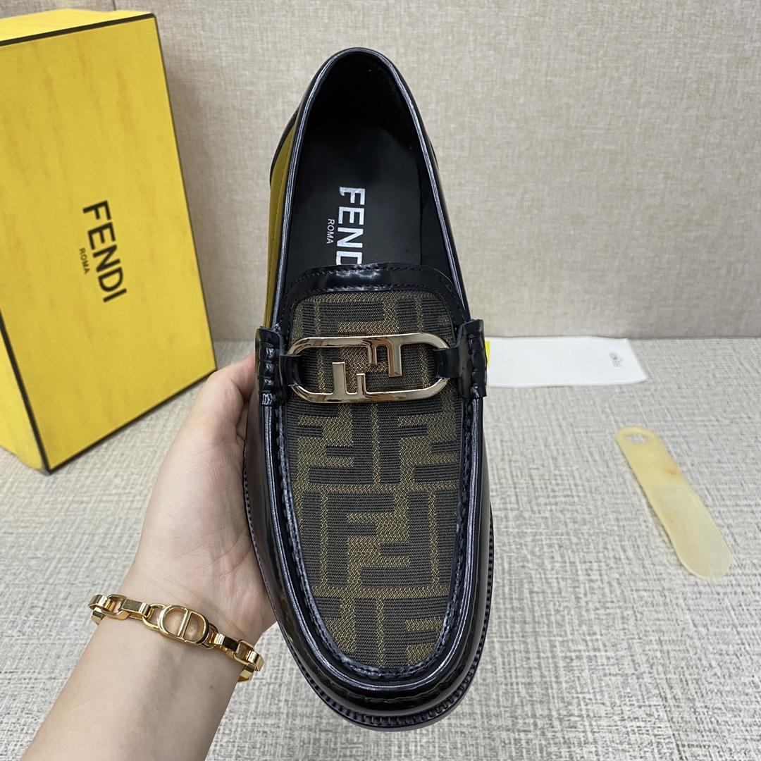 Fendi O-Lock Loafers - EUR FASHION