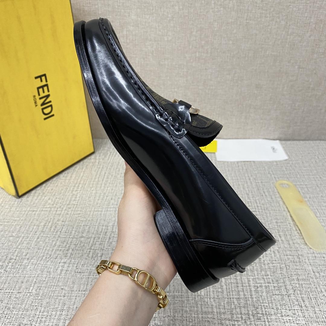 Fendi O-Lock Loafers - EUR FASHION