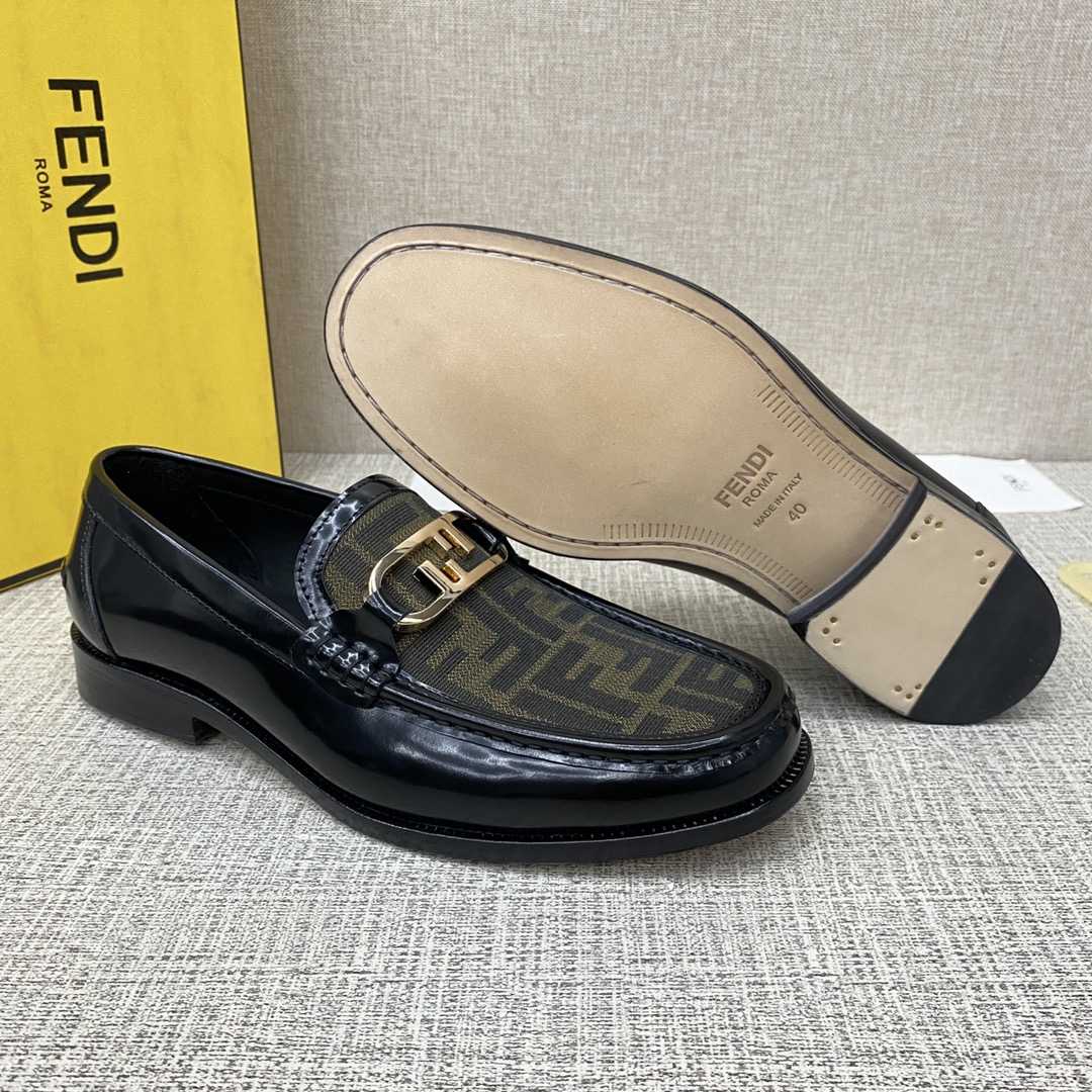 Fendi O-Lock Loafers - EUR FASHION