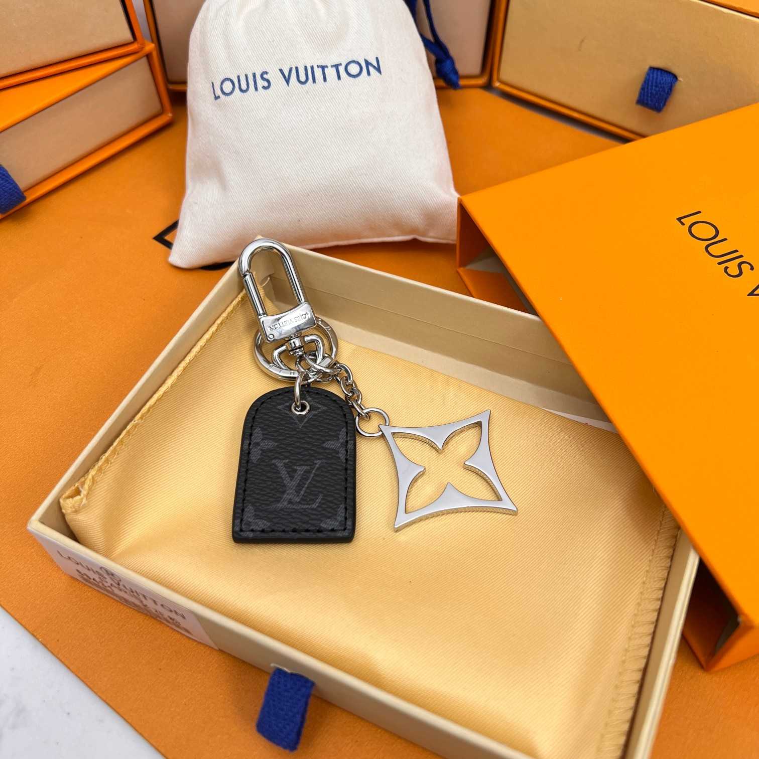 Louis Vuitton LV For You And Me Bag Charm & Key Holder   M00834 - EUR FASHION