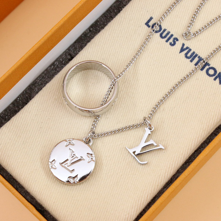 Louis Vuitton Monogram Charms Necklace    M62485 - EUR FASHION