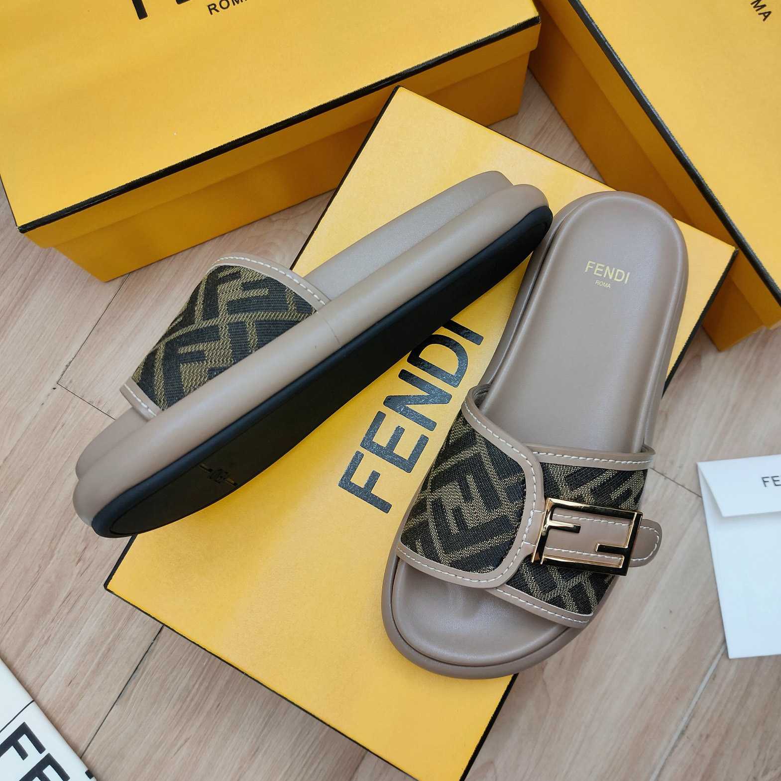 Fendi Feel Fabric Slides - EUR FASHION