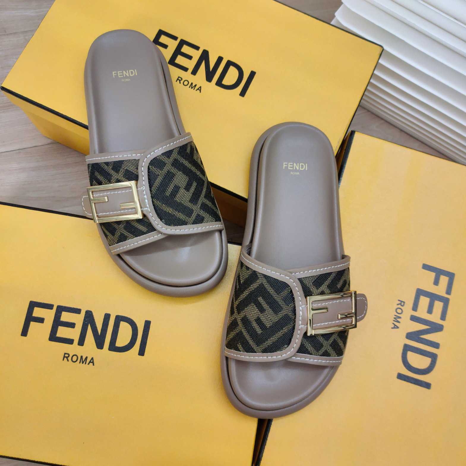 Fendi Feel Fabric Slides - EUR FASHION