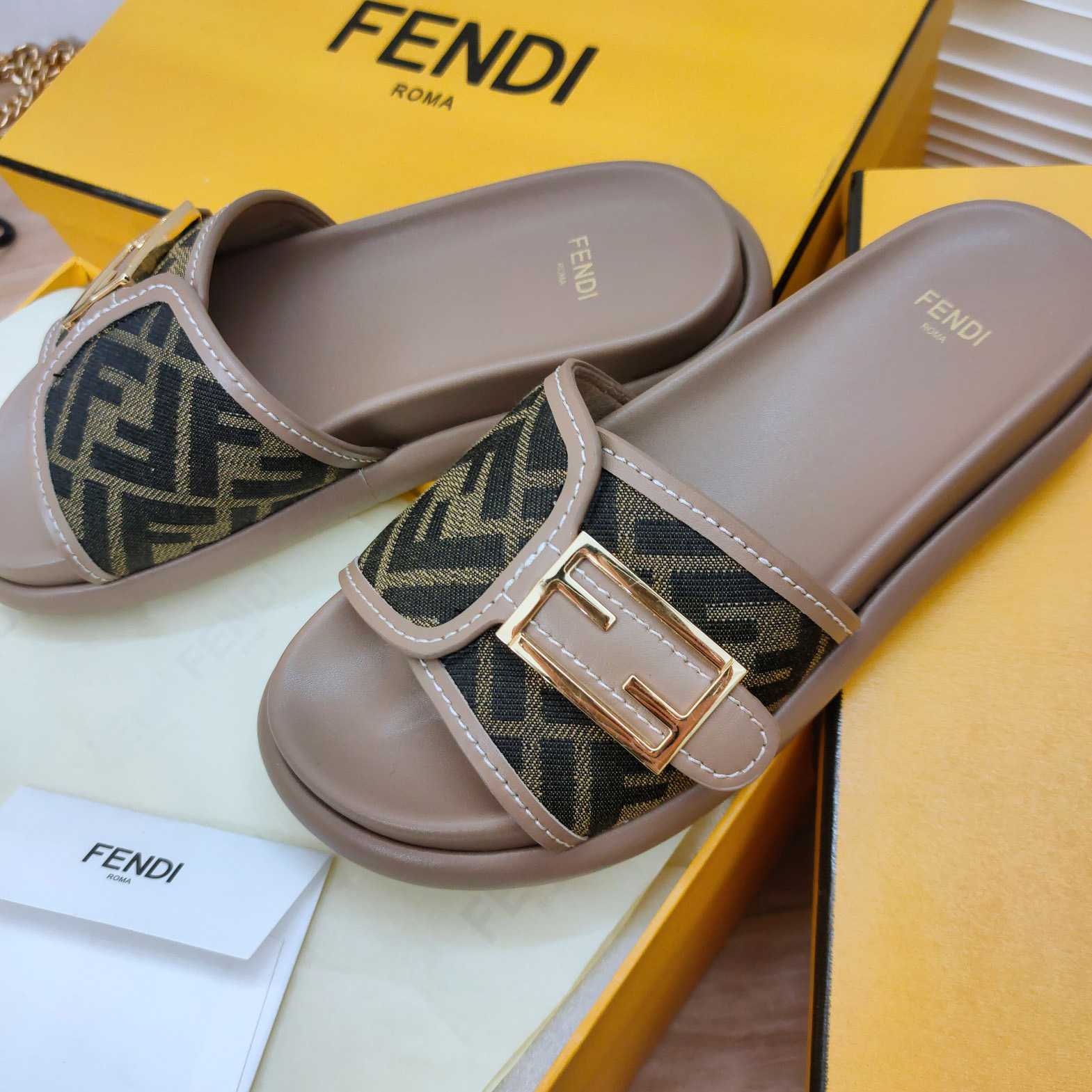 Fendi Feel Fabric Slides - EUR FASHION