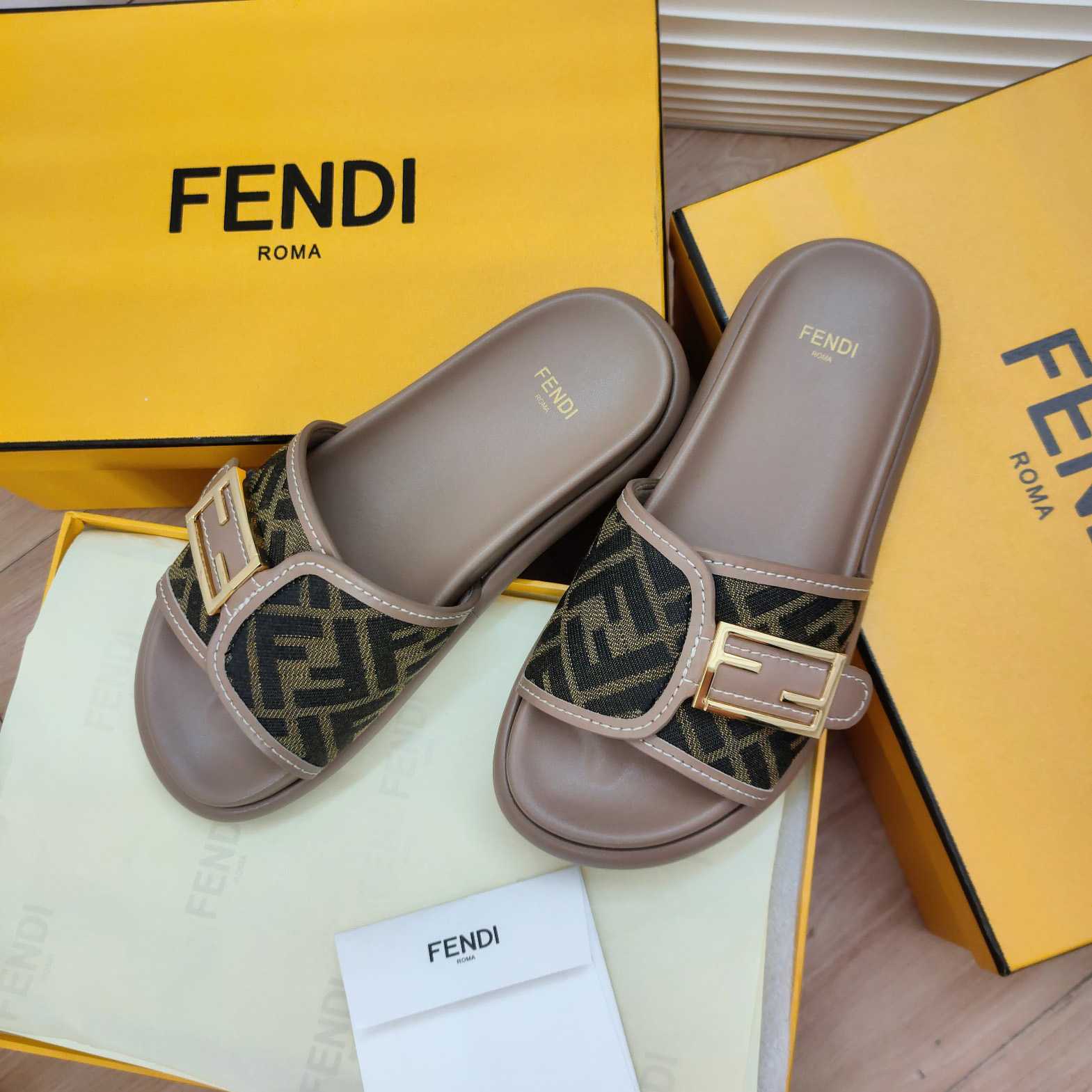 Fendi Feel Fabric Slides - EUR FASHION