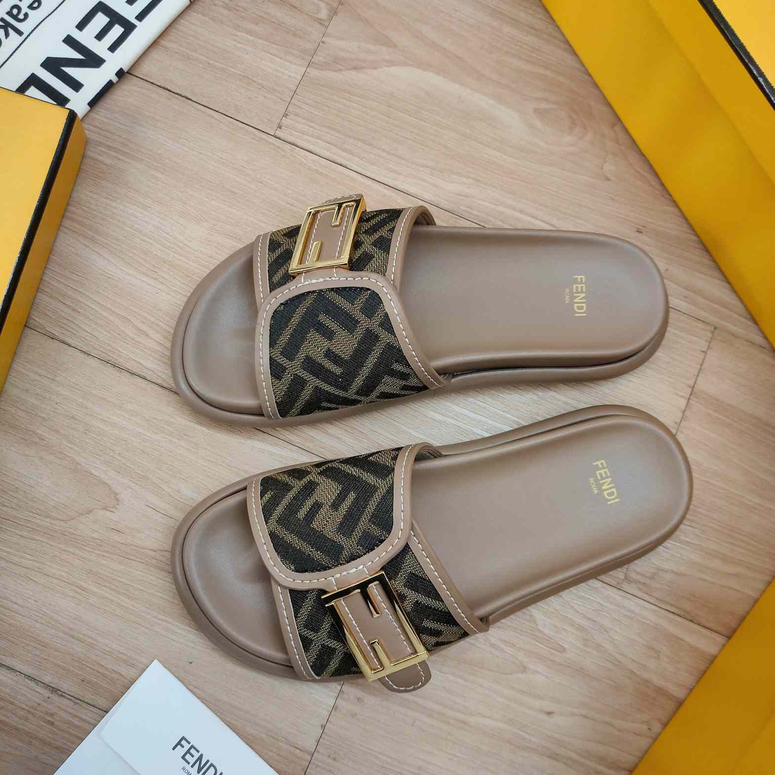 Fendi Feel Fabric Slides - EUR FASHION