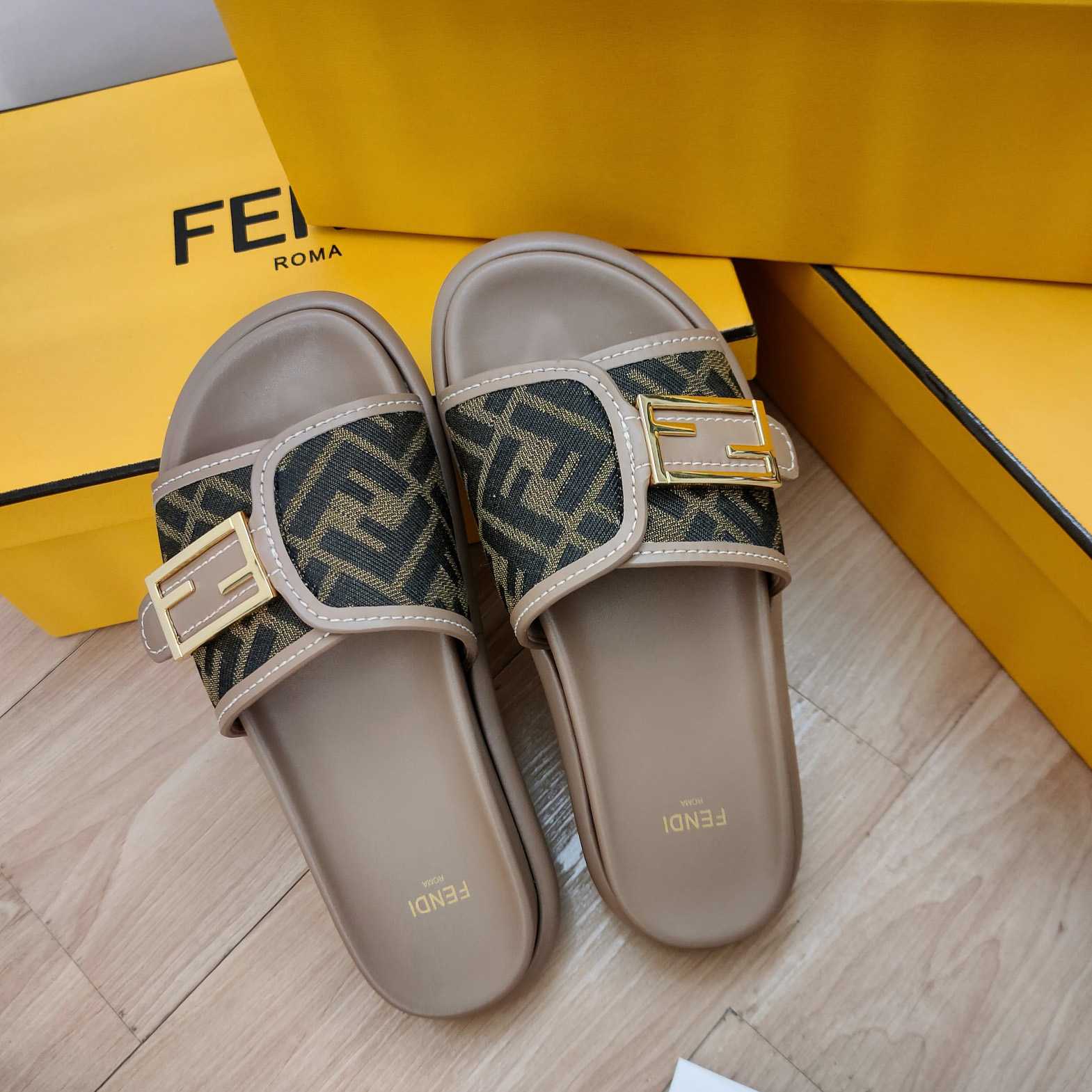 Fendi Feel Fabric Slides - EUR FASHION