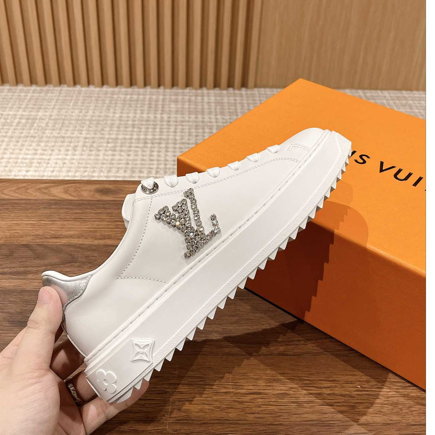 Louis Vuitton Time Out Sneaker (upon uk size)    1AAW10 - EUR FASHION