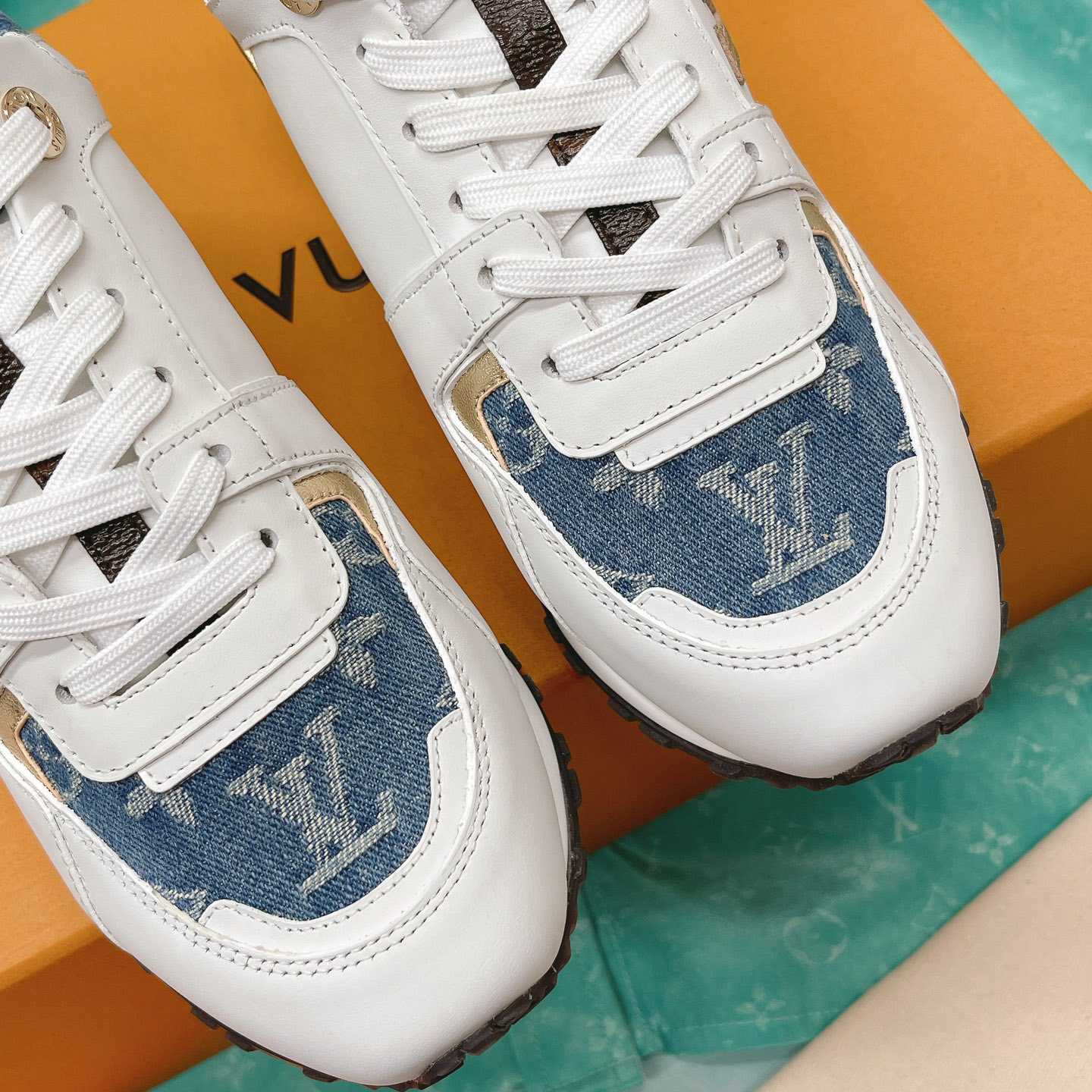 Louis Vuitton Run Away Sneaker   (upon uk size)   - EUR FASHION