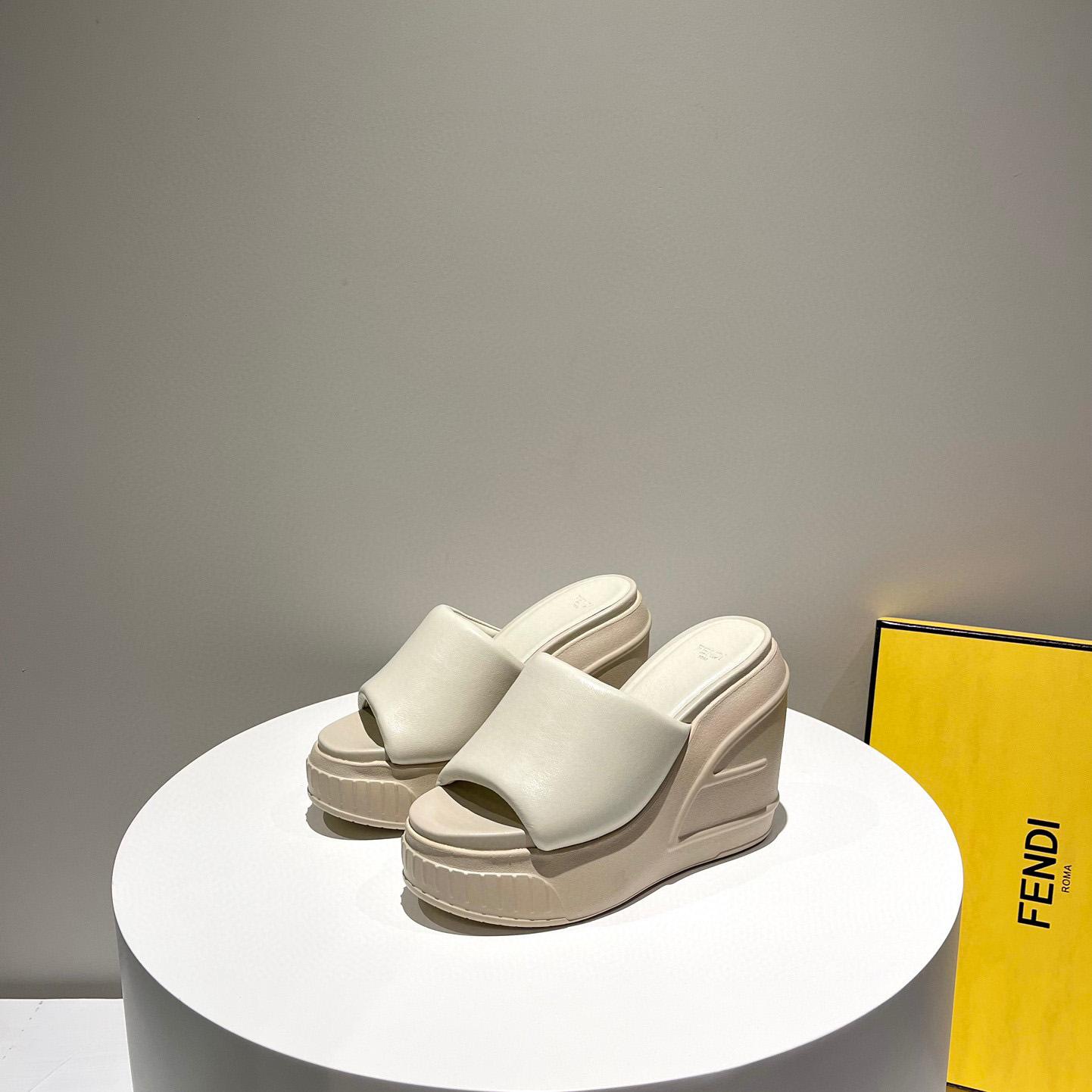 Fendi Fashion Show Beige Nappa Leather Slides - EUR FASHION