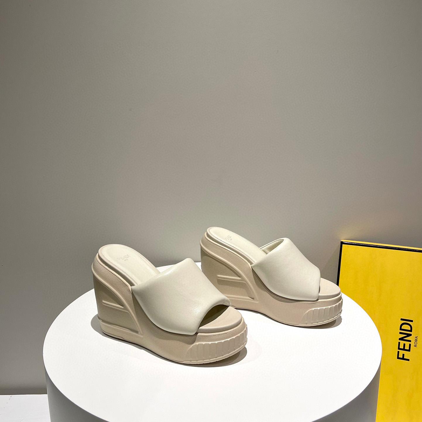 Fendi Fashion Show Beige Nappa Leather Slides - EUR FASHION