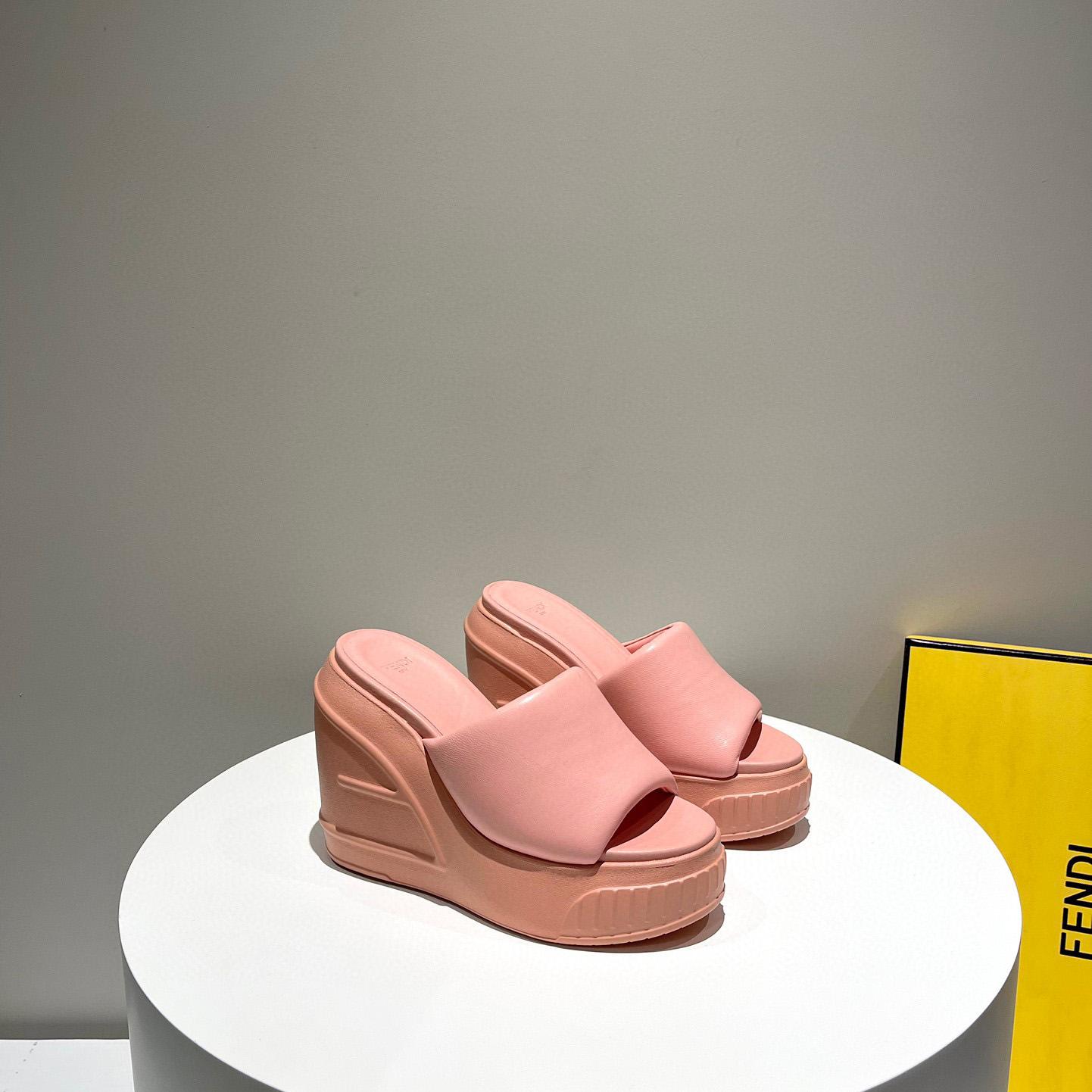 Fendi Fashion Show Pink Nappa Leather Slides - EUR FASHION