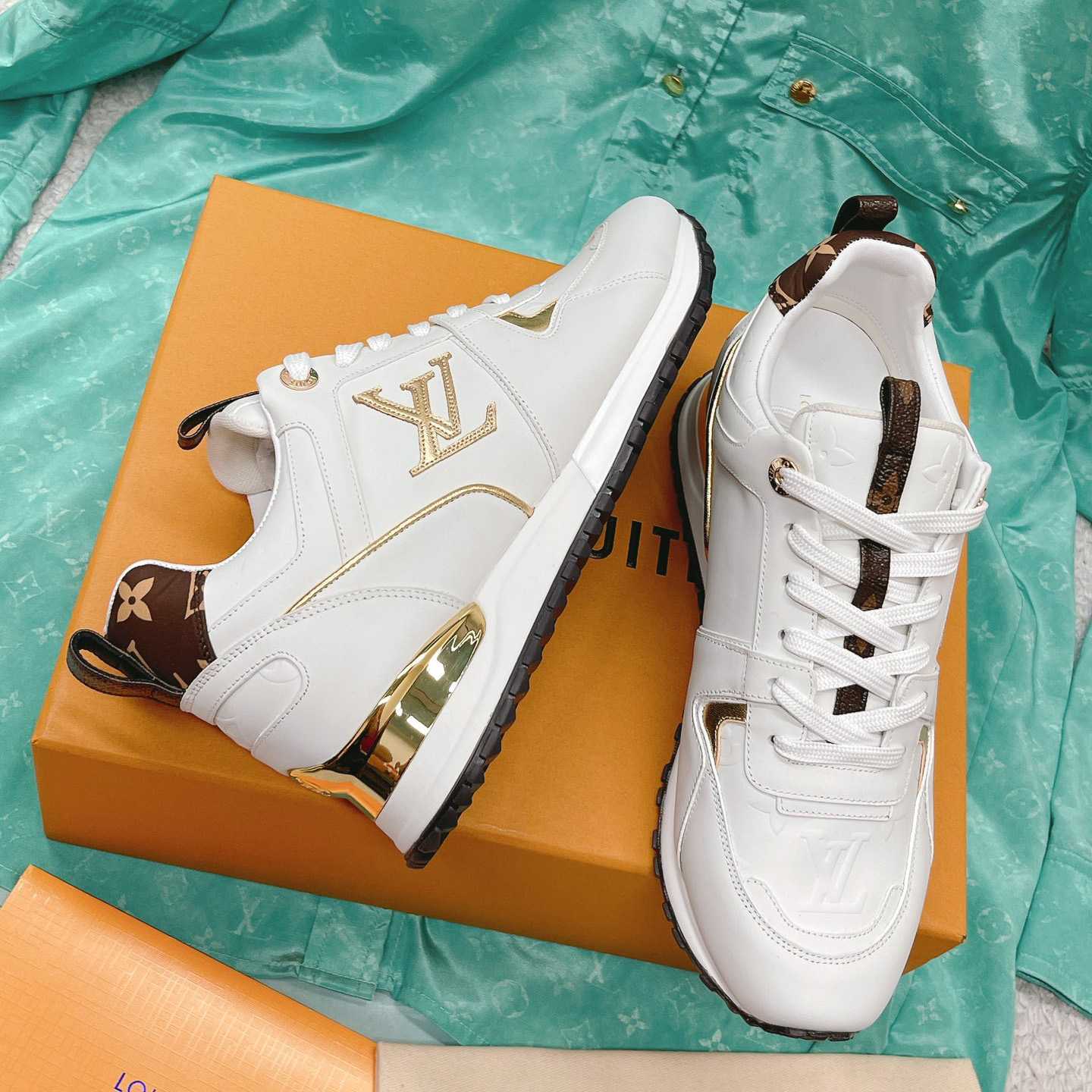 Louis Vuitton Run Away Sneaker   (upon uk size)  1AAP3T - EUR FASHION