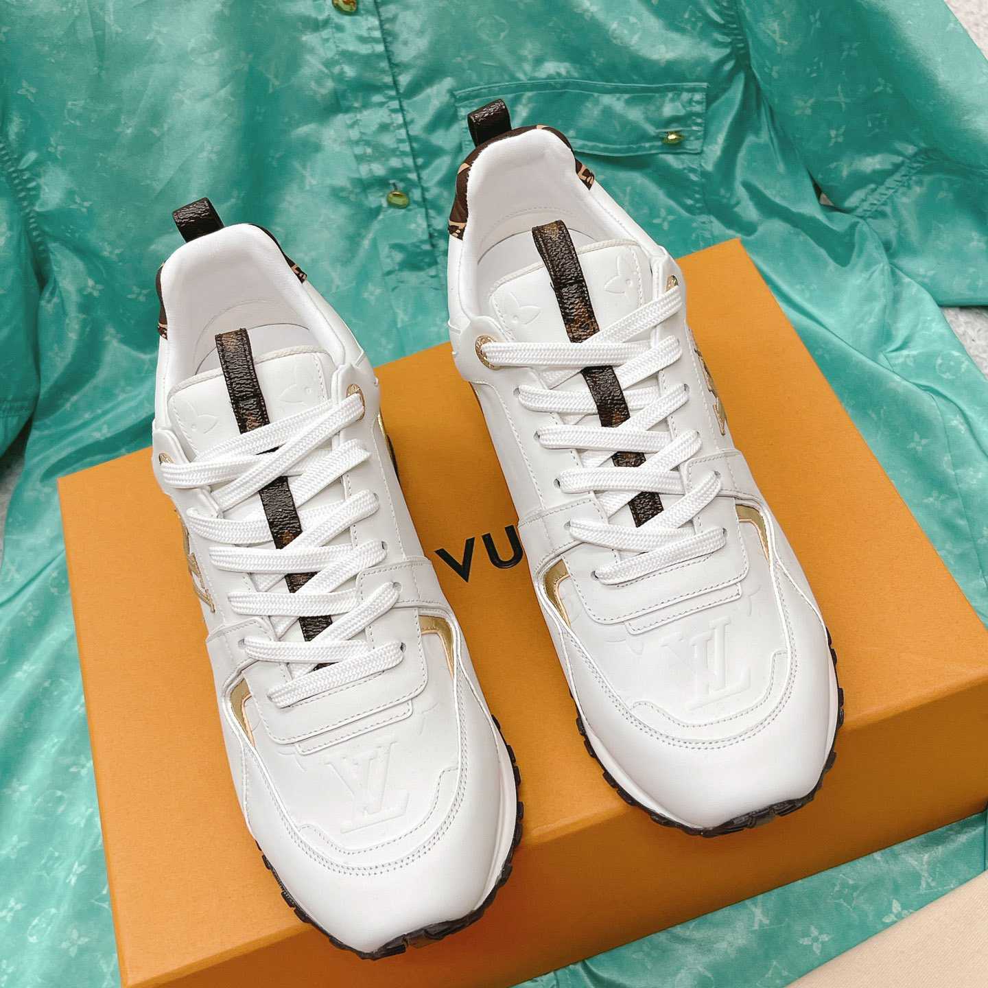 Louis Vuitton Run Away Sneaker   (upon uk size)  1AAP3T - EUR FASHION