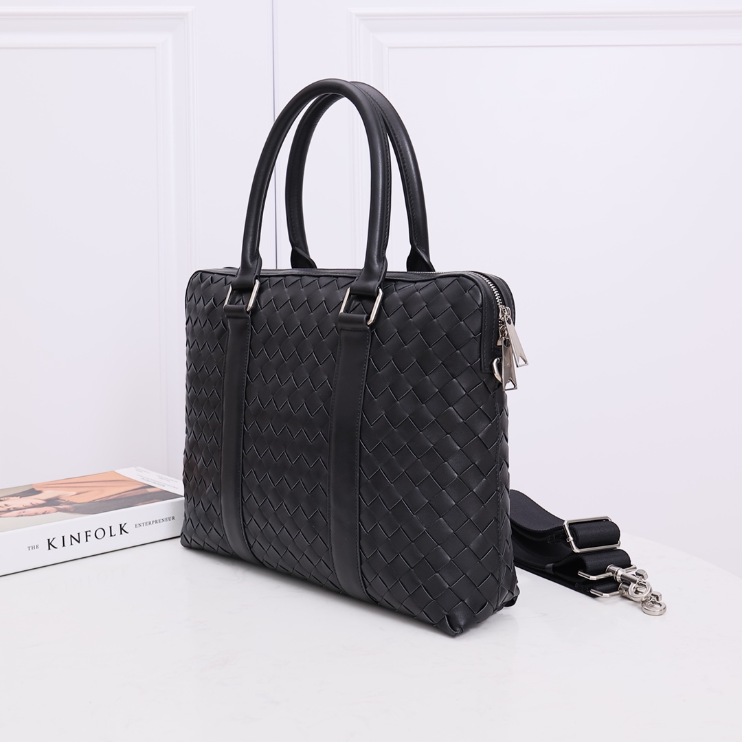 Bottega Veneta Slim Intrecciato Briefcase - EUR FASHION