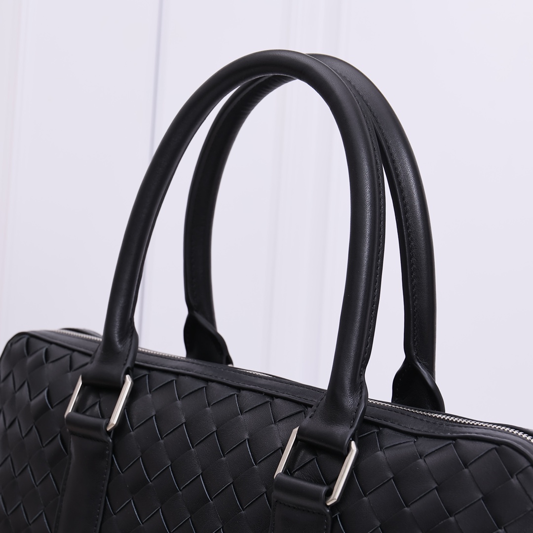 Bottega Veneta Slim Intrecciato Briefcase - EUR FASHION