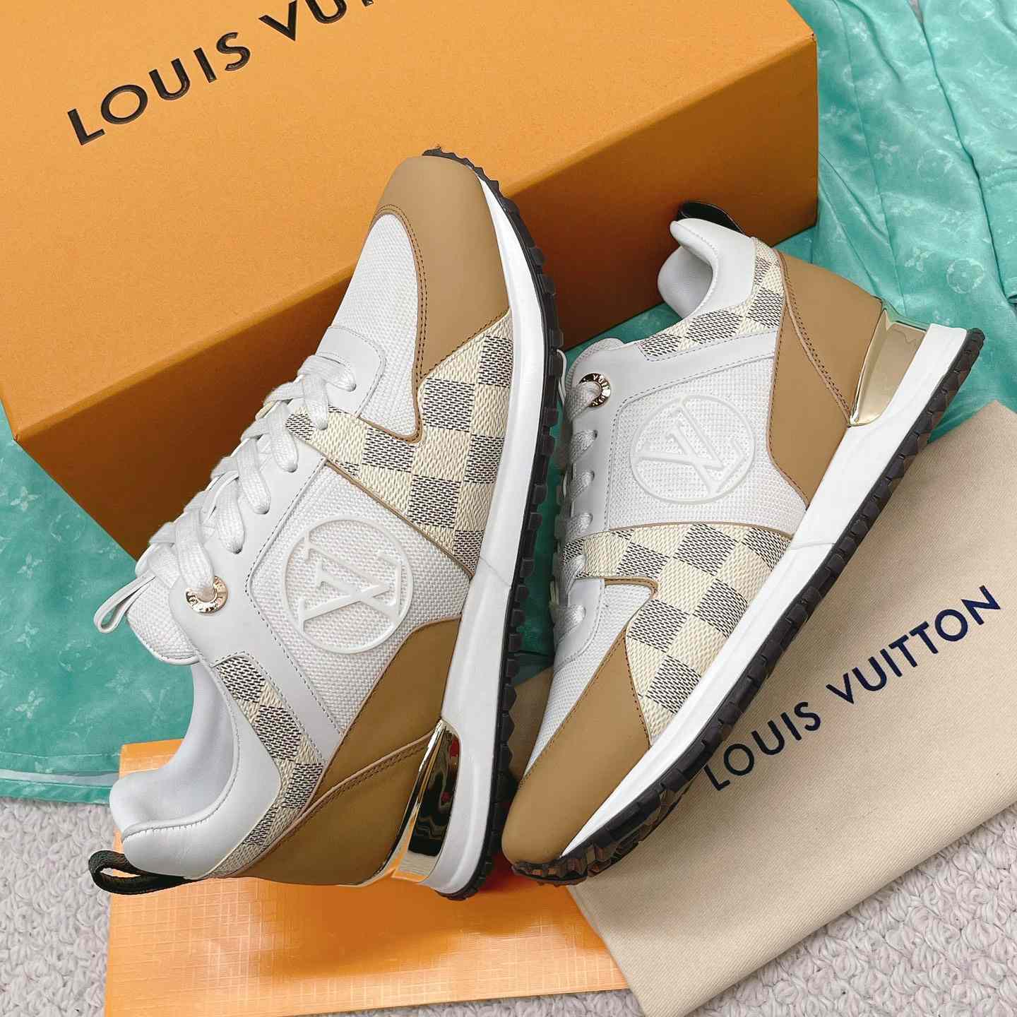 Louis Vuitton Run Away Sneaker   (upon uk size)  1AAWFD - EUR FASHION