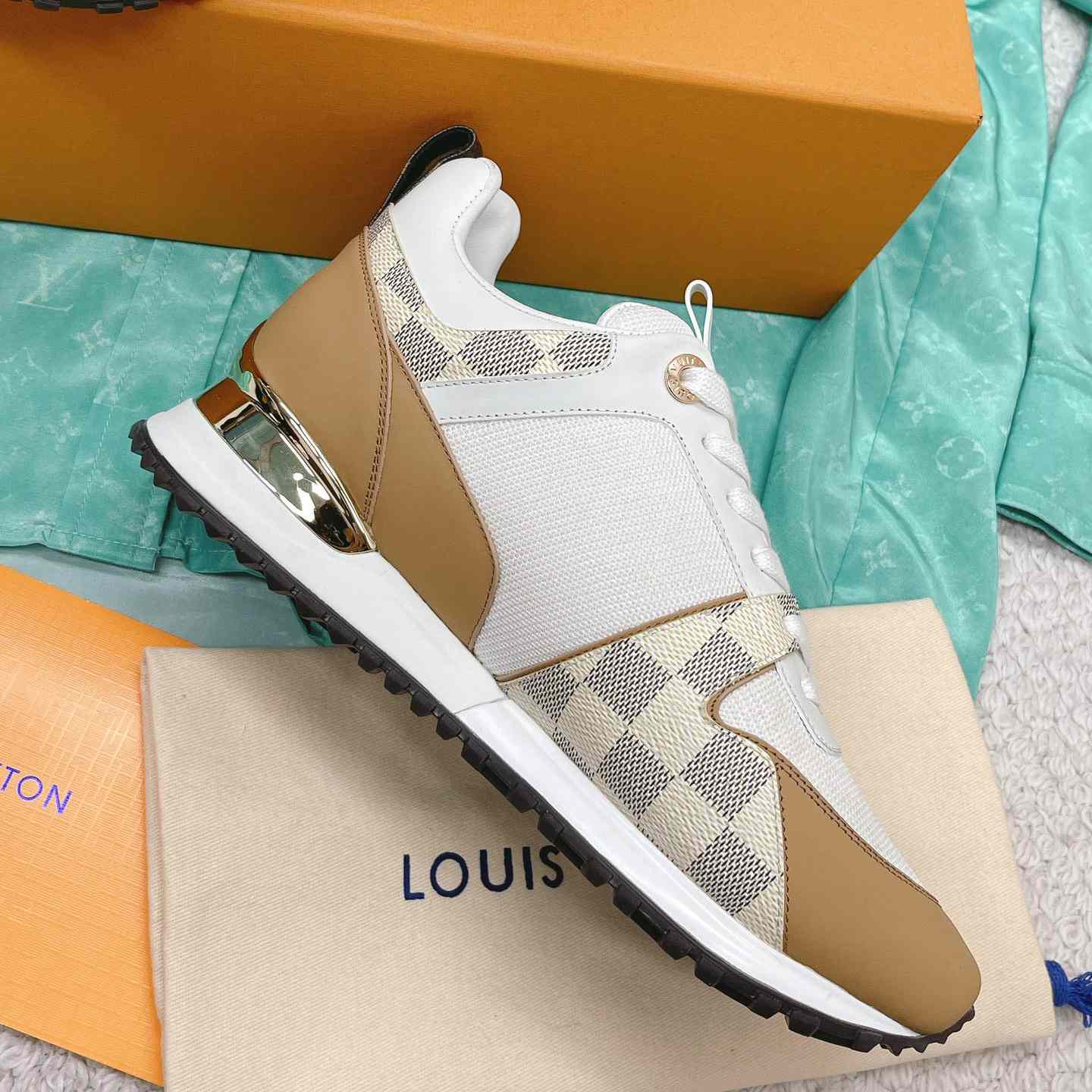 Louis Vuitton Run Away Sneaker   (upon uk size)  1AAWFD - EUR FASHION