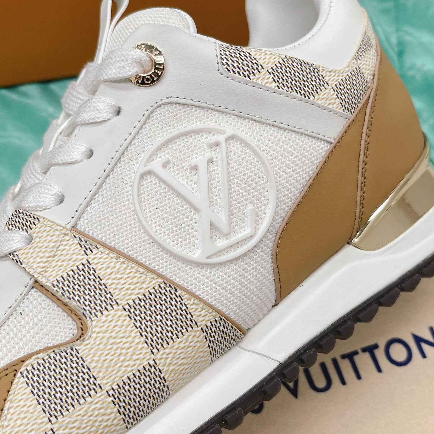 Louis Vuitton Run Away Sneaker   (upon uk size)  1AAWFD - EUR FASHION