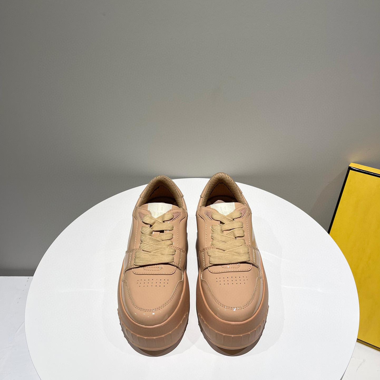 Fendi Fashion Show Beige Leather Low-Tops Sneaker  - EUR FASHION