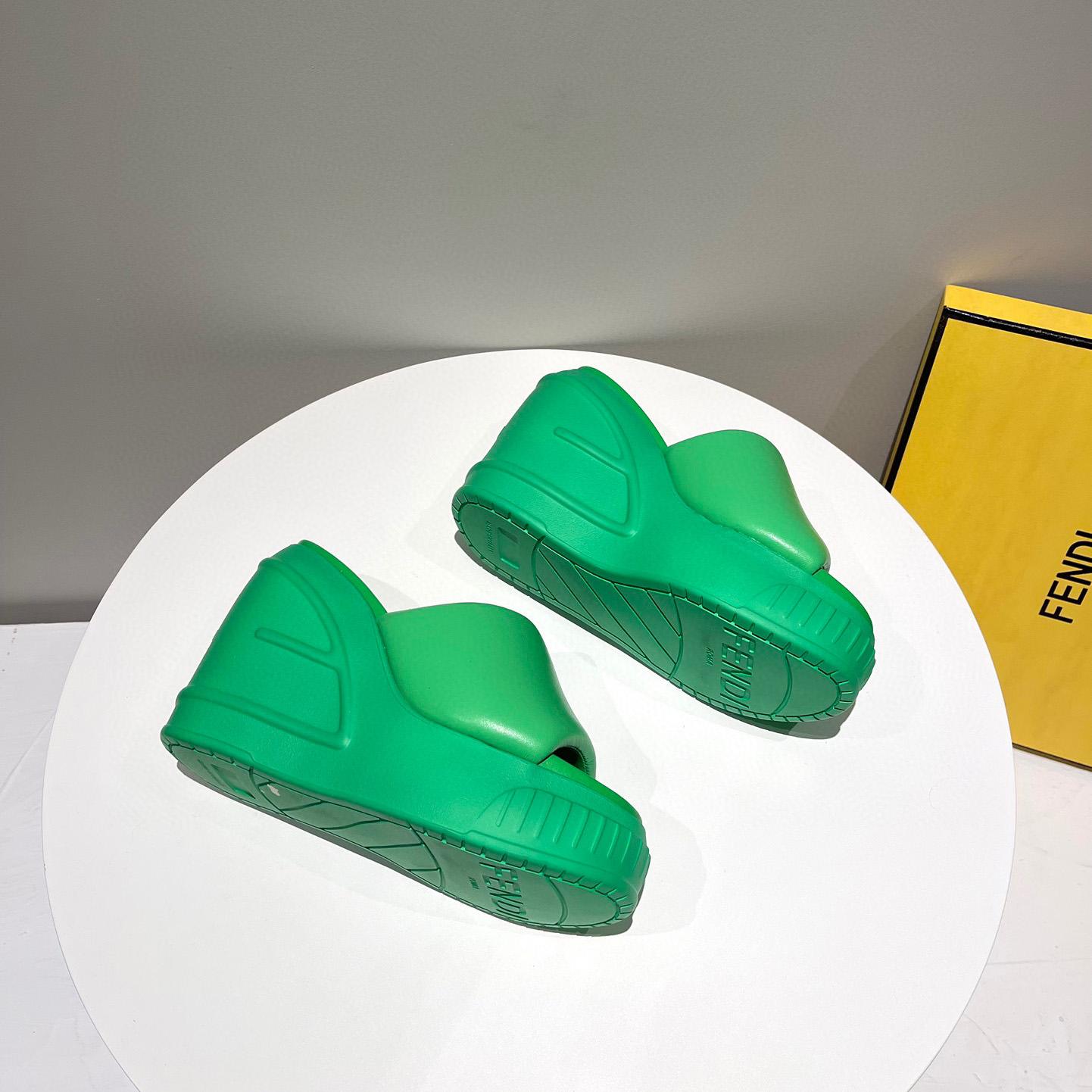 Fendi Fashion Show Green Nappa Leather Slides - EUR FASHION