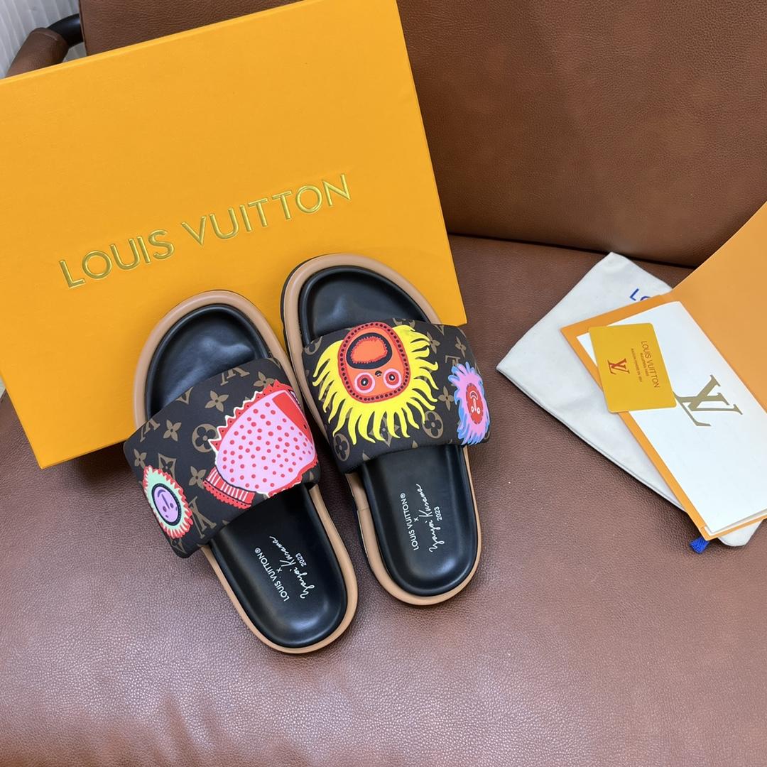 Louis Vuitton LV x YK Pool Pillow Flat Comfort Mule   1ABD8T - EUR FASHION