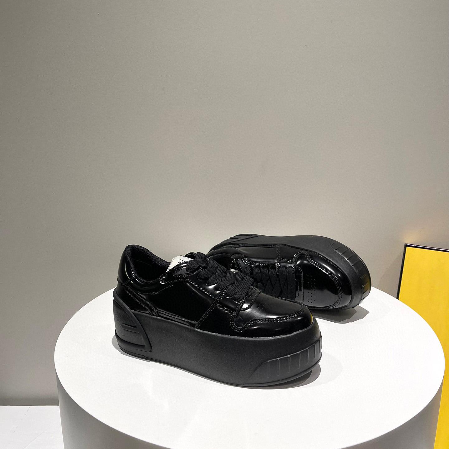 Fendi Fashion Show Black Leather Low-Tops Sneaker  - EUR FASHION