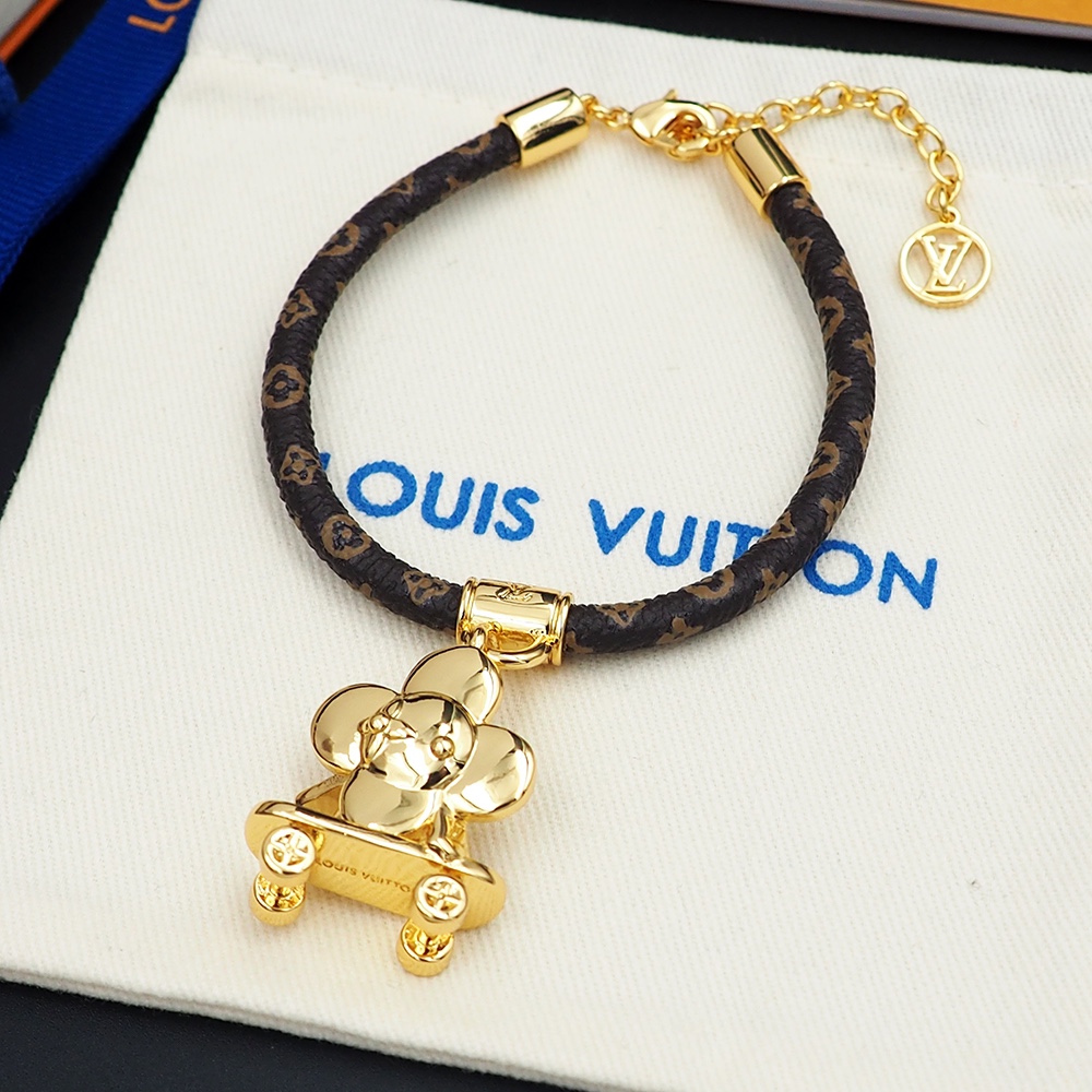 Louis Vuitton Vivienne Kick Flip Bracelet   M1051Z - EUR FASHION