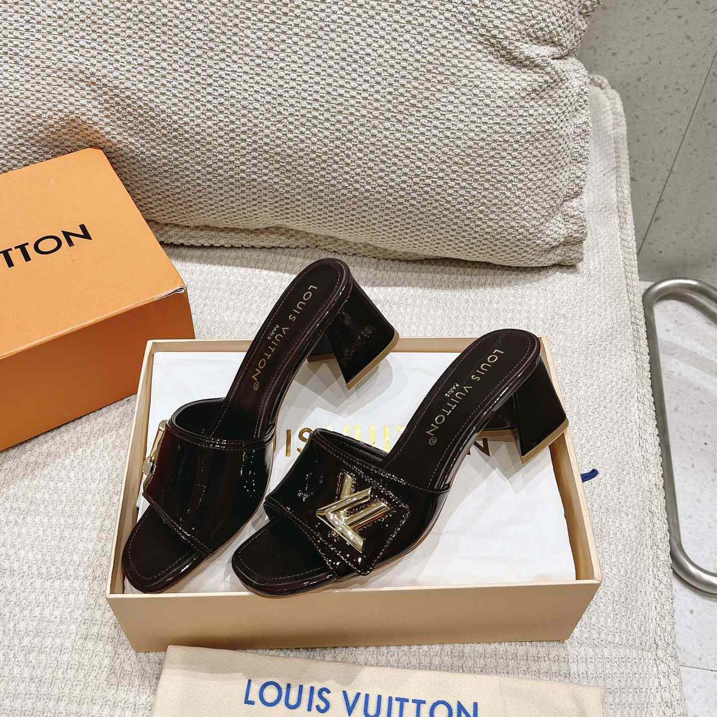 Louis Vuitton Shake Mule   1ABIDW - EUR FASHION