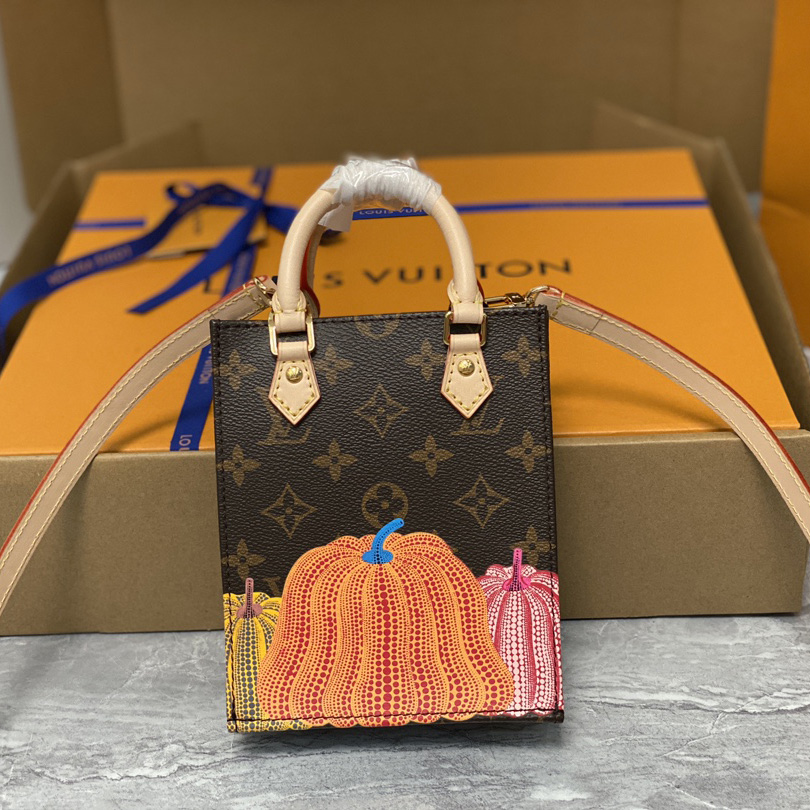 Louis Vuitton LV x YK Petit Sac Plat (14 x 17 x 5 cm)  M82112 - EUR FASHION