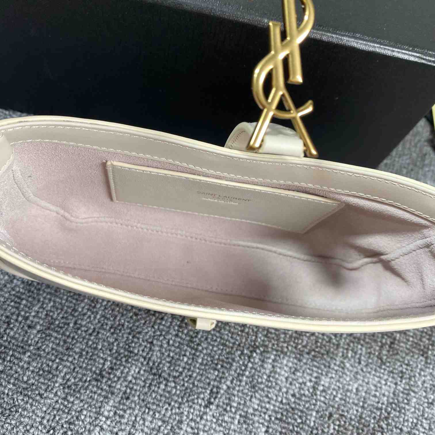 Saint Laurent Le 5 À 7 In Smooth Leather - EUR FASHION