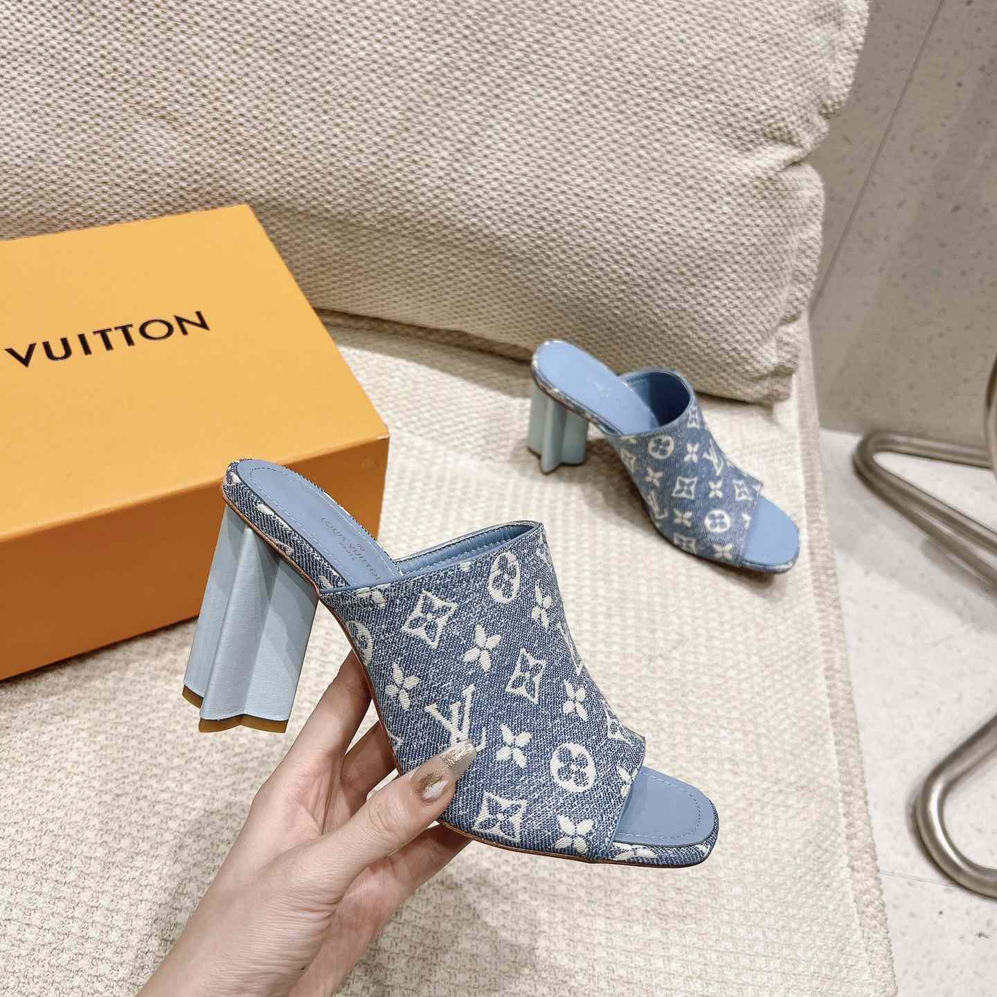 Louis Vuitton Silhouette Mule   1AAZUG - EUR FASHION