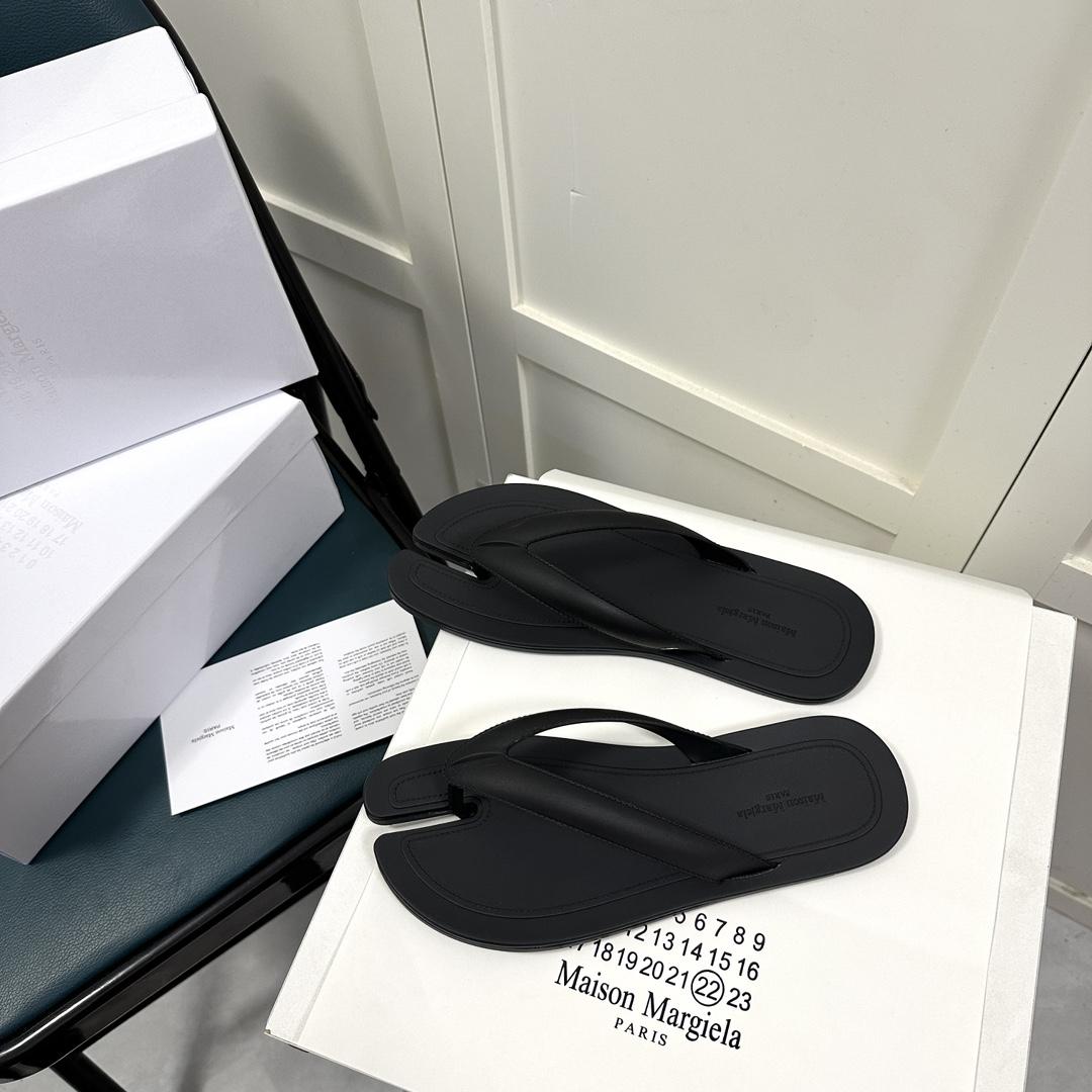 Maison Margiela Tabi Open-Toe Flip-Flops - EUR FASHION