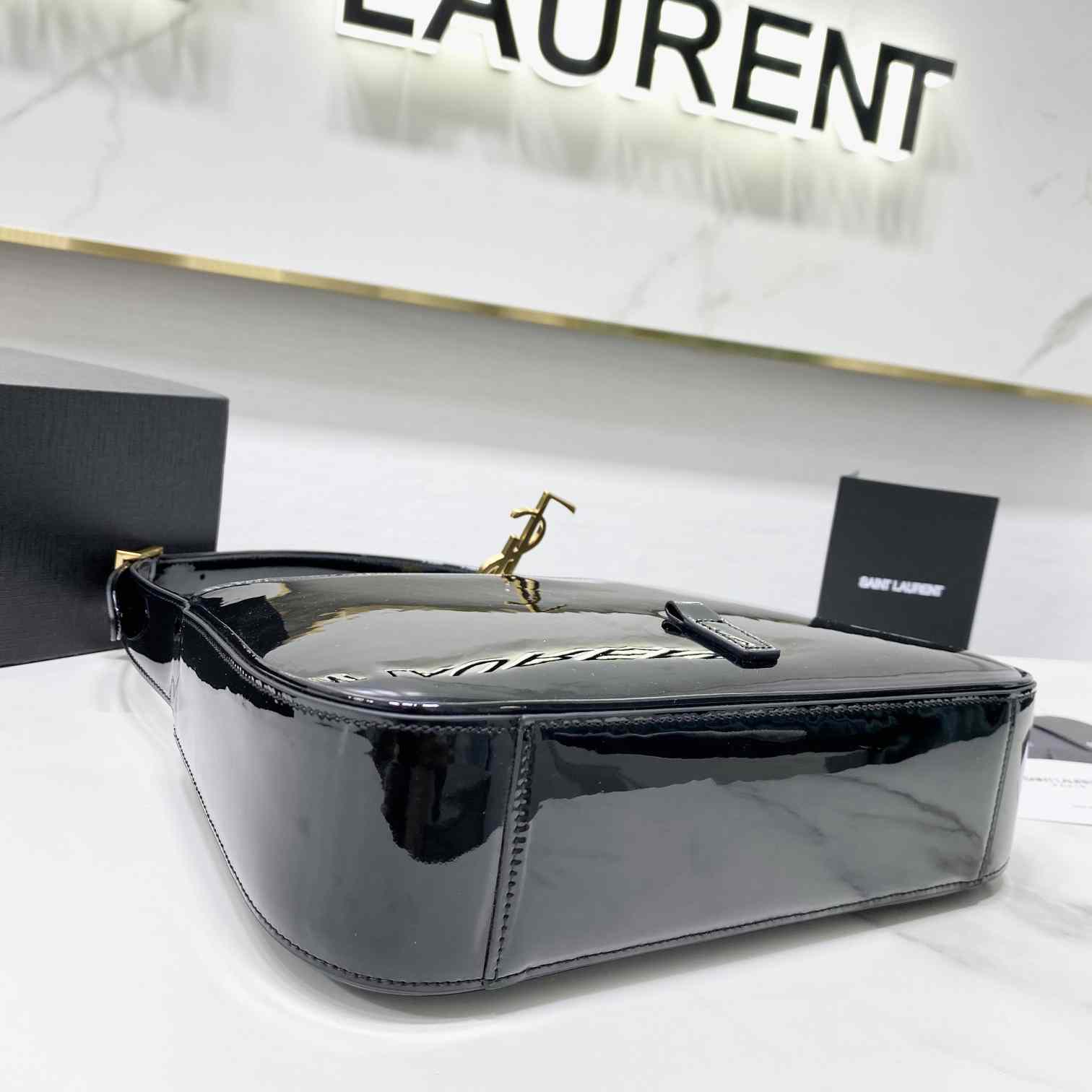 Saint Laurent Le 5 À 7 In Patent Leather - EUR FASHION