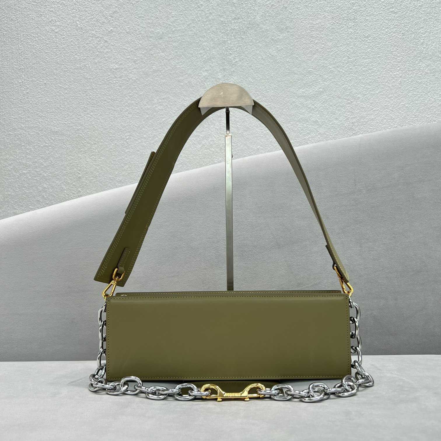 Jacquemus Le Ciuciu Leather Shoulder Bag (30x10.5x4.5cm) - EUR FASHION