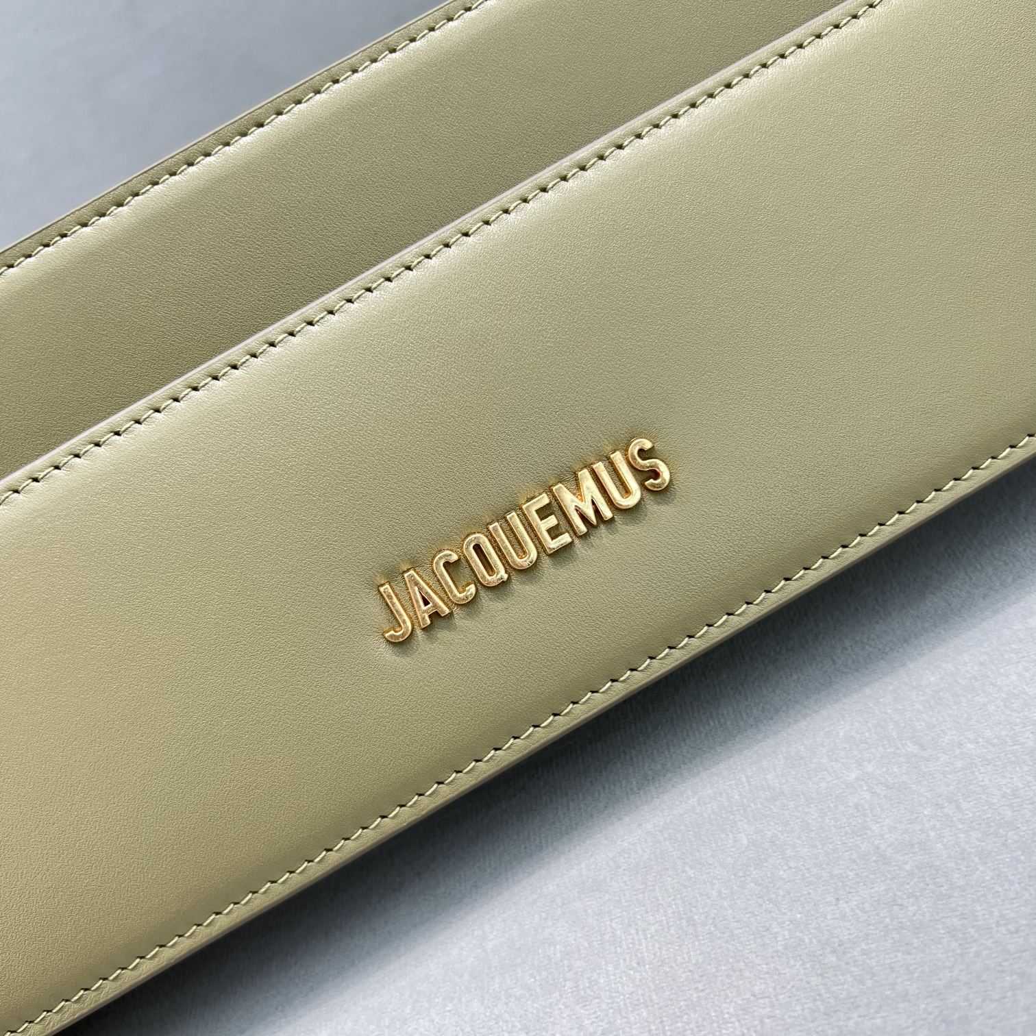 Jacquemus Le Ciuciu Leather Shoulder Bag (30x10.5x4.5cm) - EUR FASHION