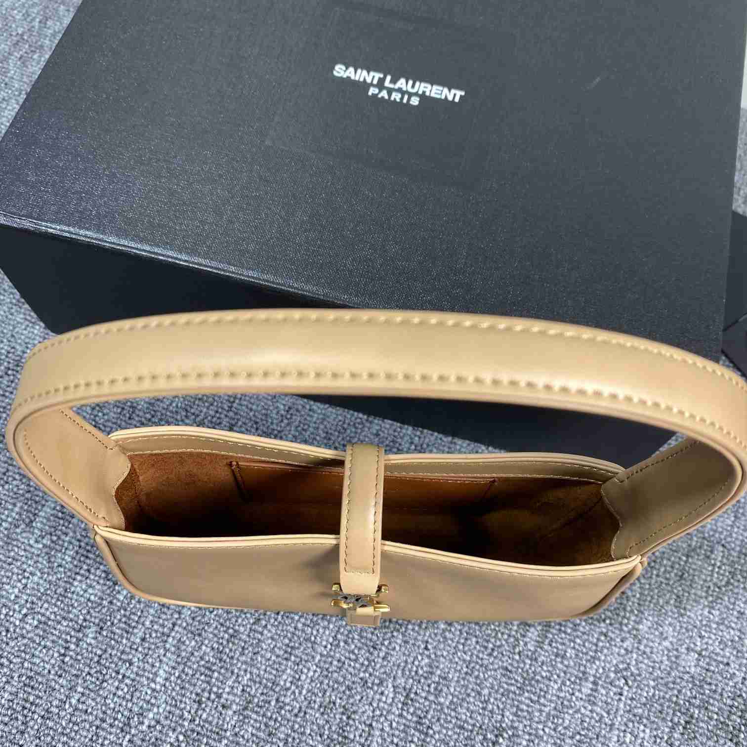 Saint Laurent Le 5 À 7 In Smooth Leather - EUR FASHION