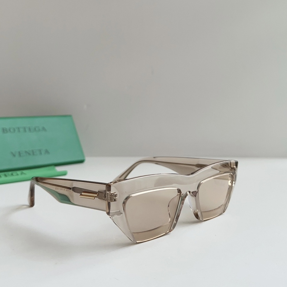 Bottega Veneta Cat-eye frame Sunglasses - EUR FASHION