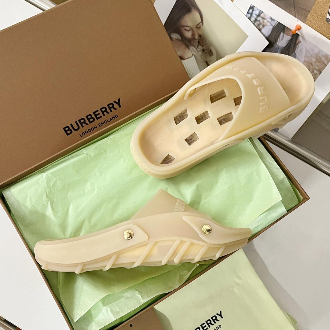 Burberry Bucklow logo slides - EUR FASHION